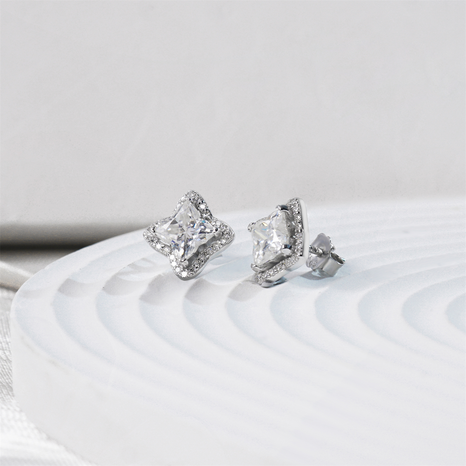 Delzzad Bling Luxury Four-Leaf Clover Earrings Lab-Created Moissanite Stud Earring S925 Sterling Silver Moissanite Jewelry Perfect  Gift for Men Women Wedding Set