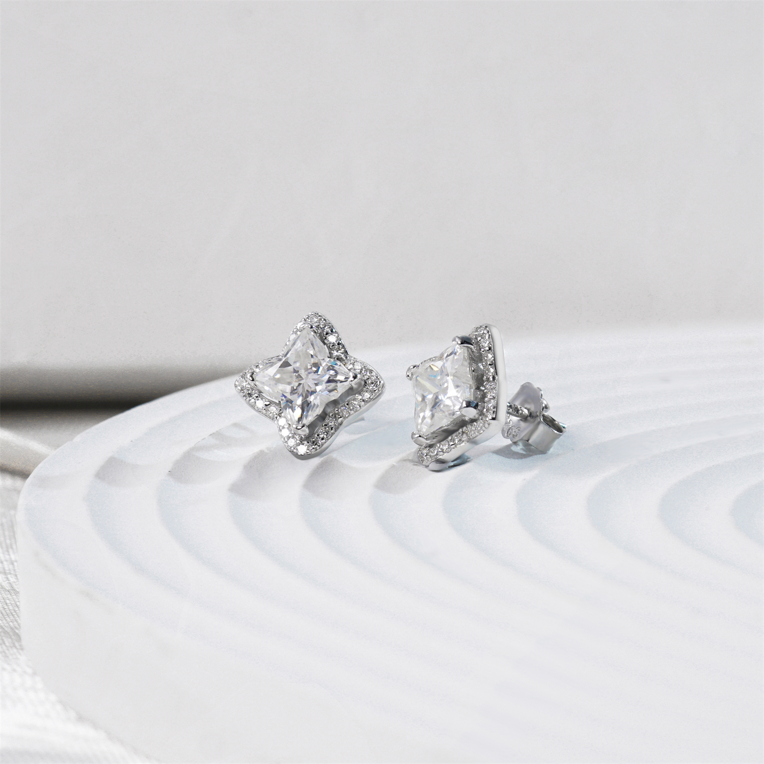 Delzzad Bling Luxury Four-Leaf Clover Earrings Lab-Created Moissanite Stud Earring S925 Sterling Silver Moissanite Jewelry Perfect  Gift for Men Women Wedding Set