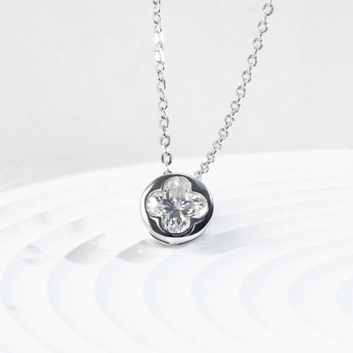 Delzzad 1ct Bloom Clover Cut Pendant Necklace Lab-Created Moissanite Necklace S925 Sterling Silver Moissanite Jewelry Engagement Wedding Anniversary Perfect Gifts