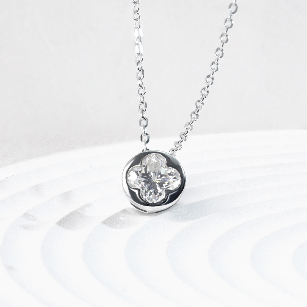 Delzzad 1ct Bloom Clover Cut Pendant Necklace Lab-Created Moissanite Necklace S925 Sterling Silver Moissanite Jewelry Engagement Wedding Anniversary Perfect Gifts
