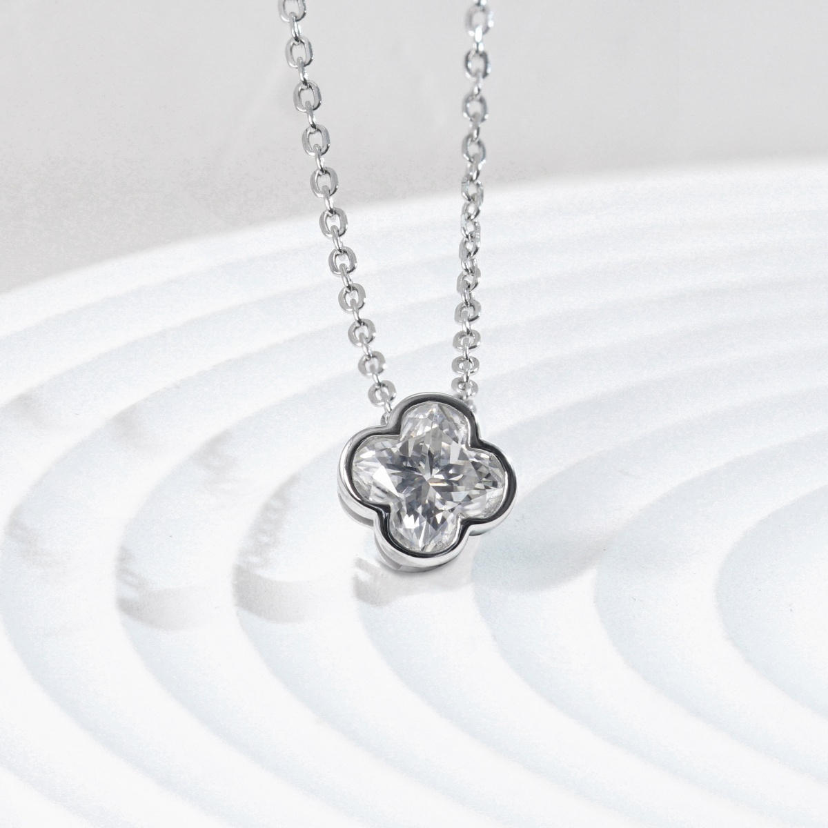 Delzzad 1ct Clover Cluster Pendant Necklace Lab-Created Moissanite Necklace S925 Sterling Silver Moissanite Jewelry Engagement Wedding Anniversary Perfect Gifts