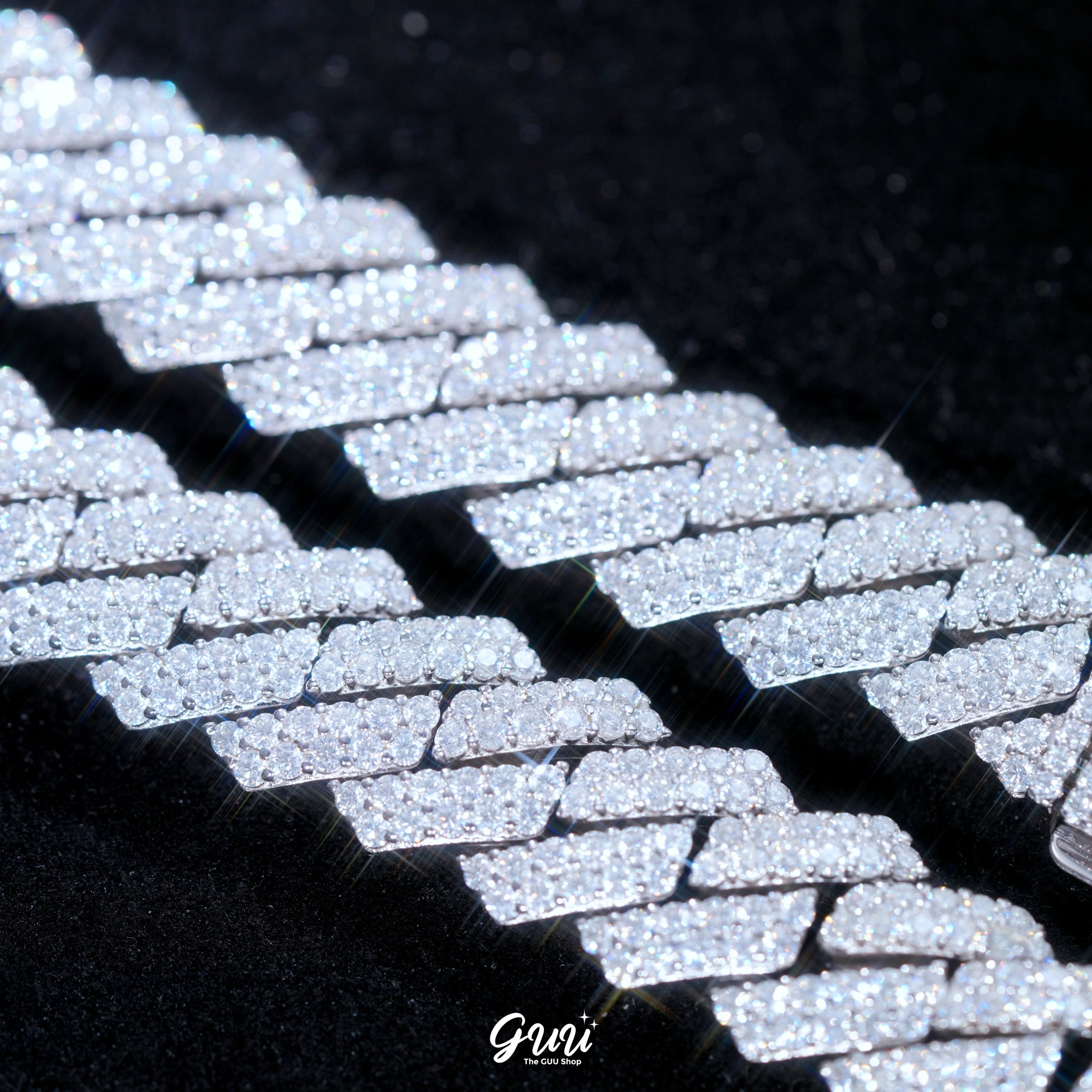 925S & VVS Moissanite 12MM Prong Cuban Link Chain
