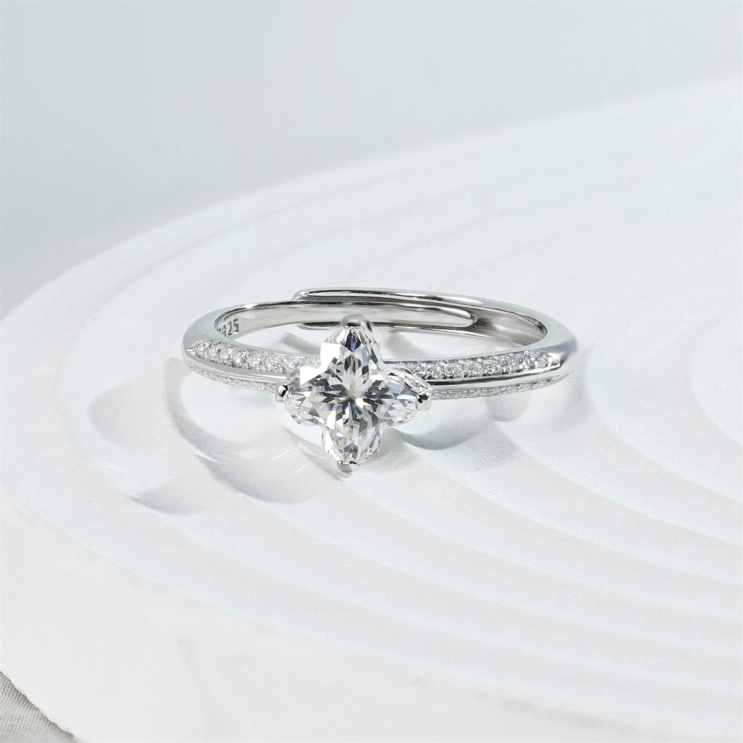 Delzzad Shining Adjustable Four-Leaf Clover Ring Lab-Created Moissanite Engagement Ring S925 Sterling Silver Moissanite Jewelry Perfect Gift