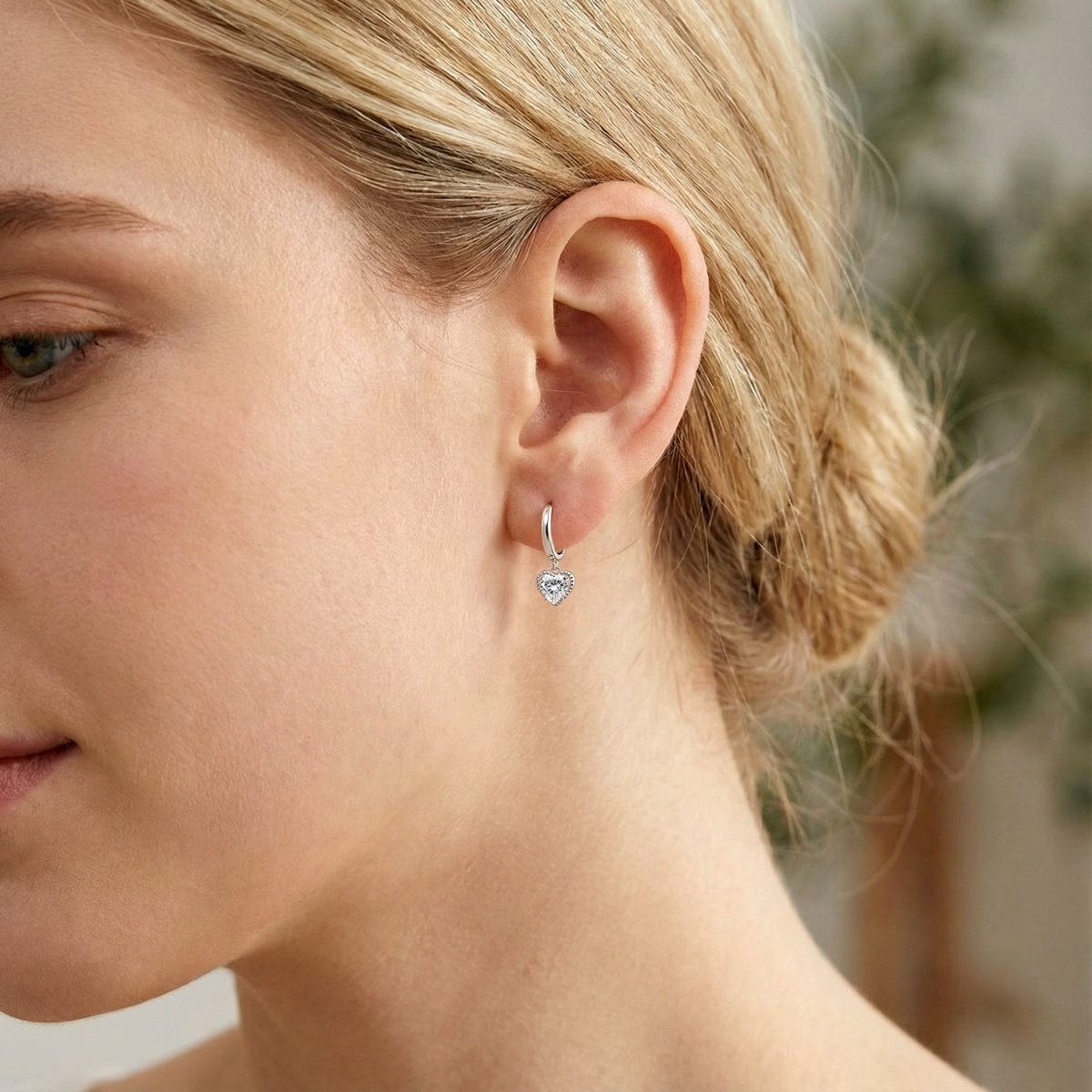 Delzzad Ethereal Love Heart Huggies Earrings Iced-out Heart Dangle Earrings D Color VVS Synthetic Moissanite Earrings Jewelry S925 Dangle Earrings for Women