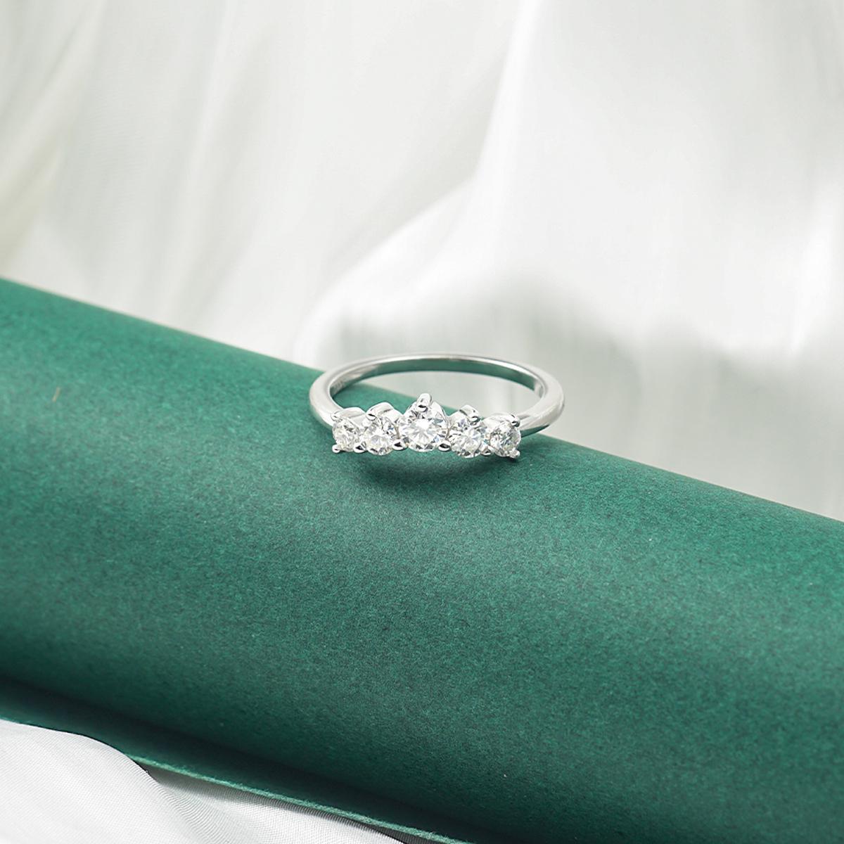 Delzzad Curved Band Round Synthetic Moissanite S925 Ring Band Jewelry