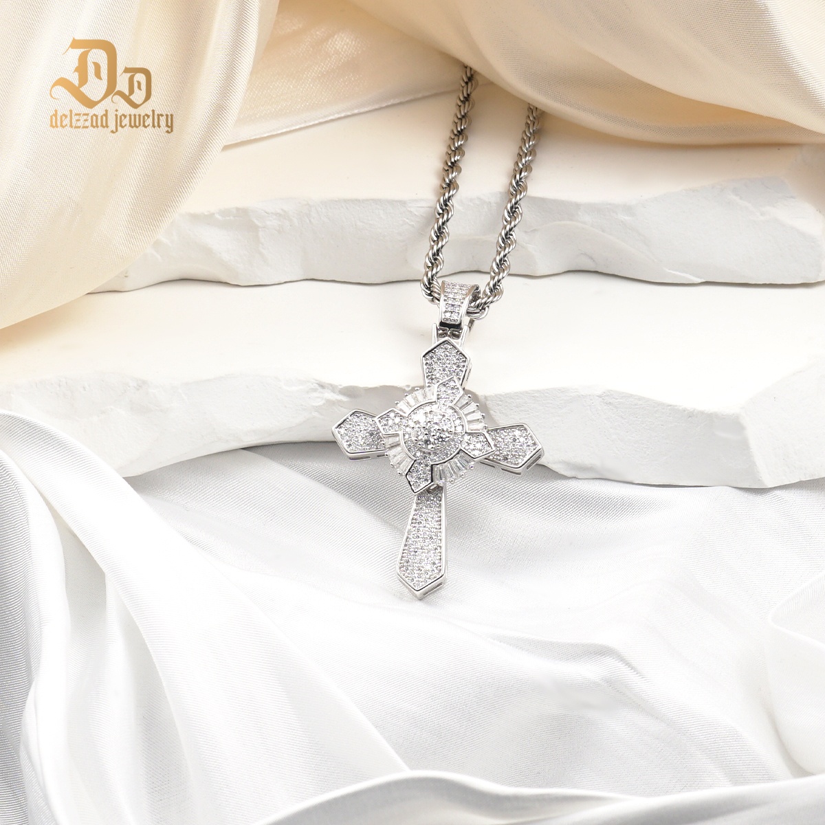 Delzzad S925 Synthetic Moissanite Brillant Iced Out Rotatable Cross Pendant Necklace Birthday Anniversary Gift