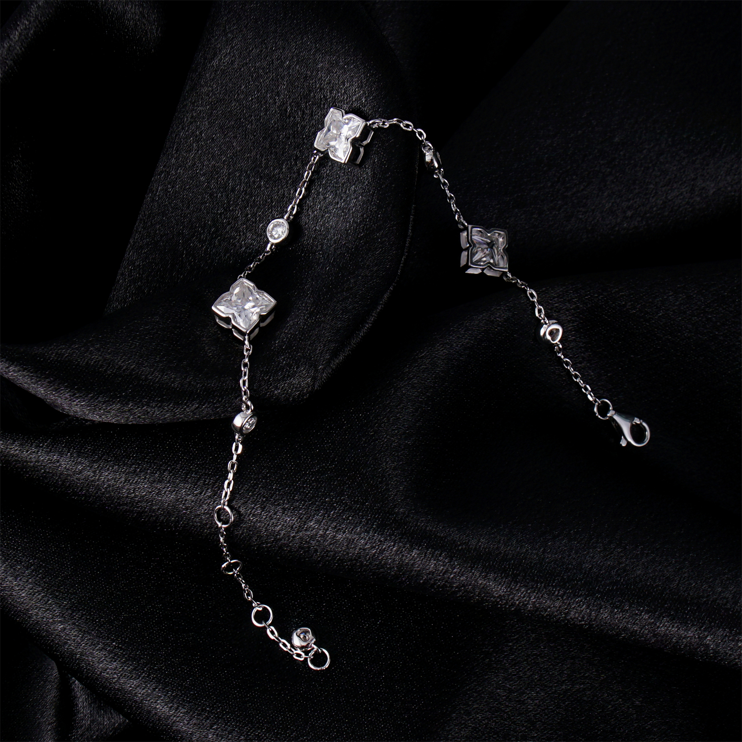 3.5ct Elegant Lily Bulb Leaf Clover Bloom Adjustable Bracelet Lab-Created Moissanite Bracelet S925 Sterling Silver Moissanite Jewelry Engagement Wedding Anniversary Perfect Gifts