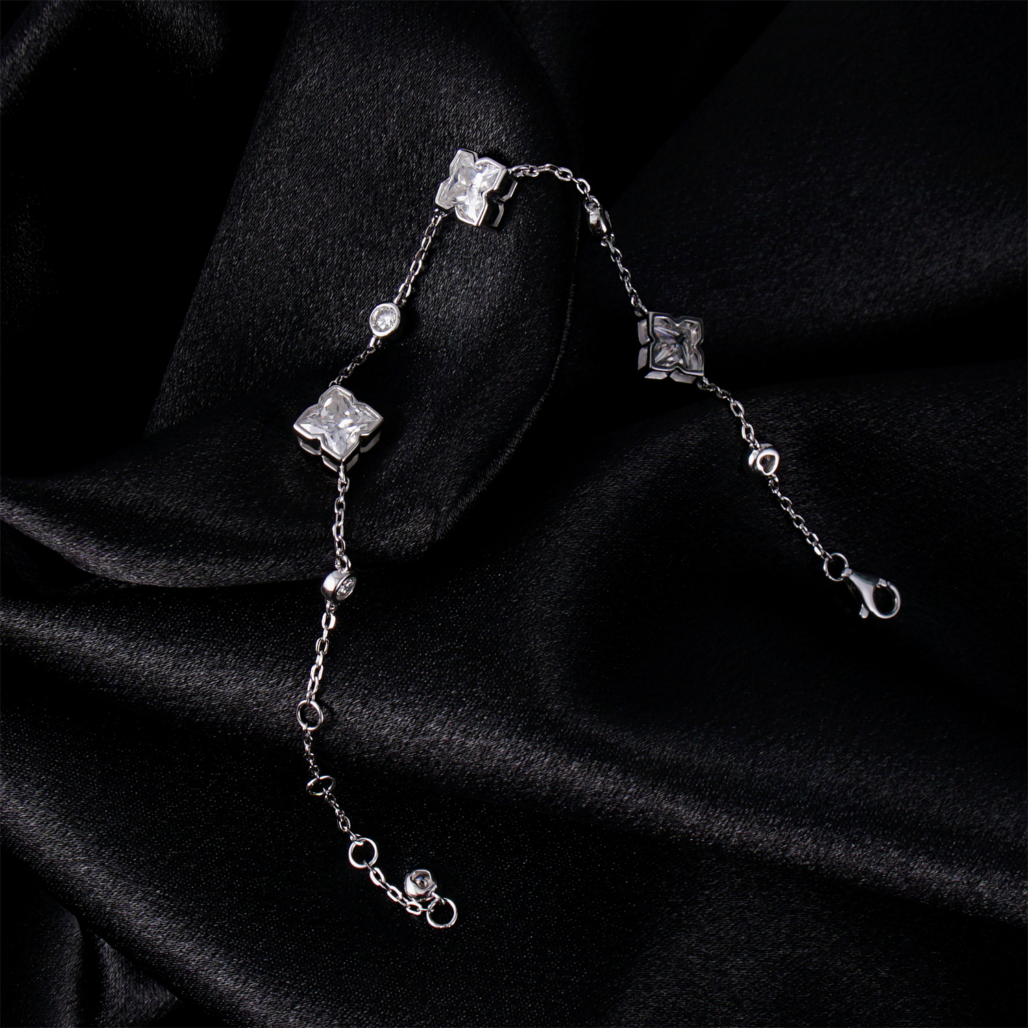 3.5ct Elegant Lily Bulb Leaf Clover Bloom Adjustable Bracelet Lab-Created Moissanite Bracelet S925 Sterling Silver Moissanite Jewelry Engagement Wedding Anniversary Perfect Gifts