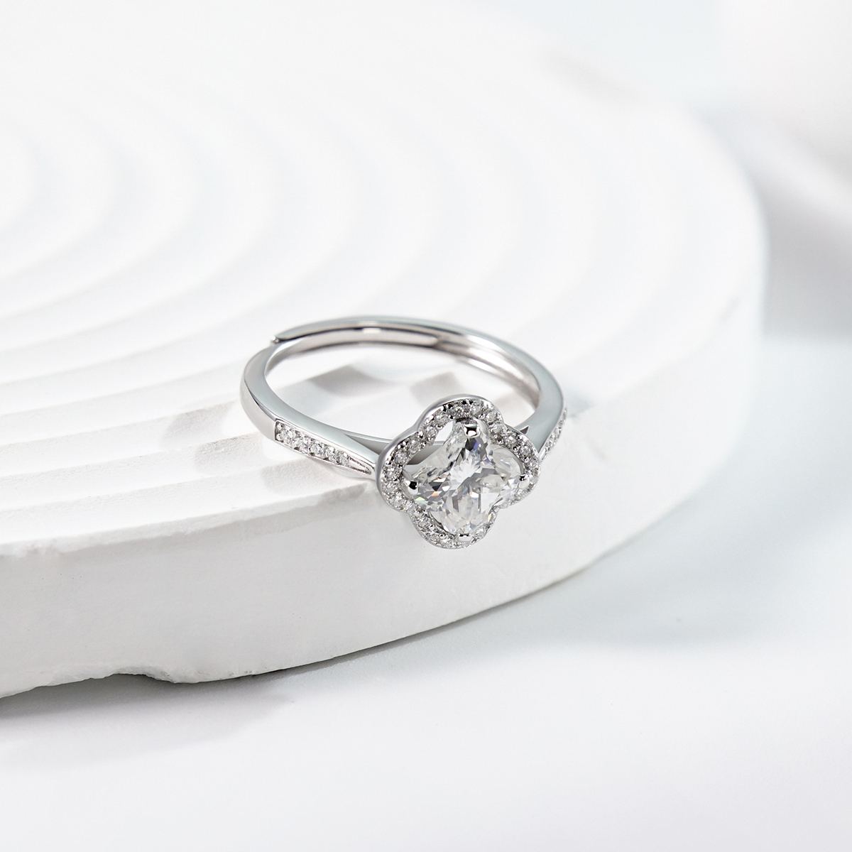 Delzzad Sparkling Adjustable Four-Leaf Clover Cluster Ring Lab-Created Moissanite Engagement Ring S925 Sterling Silver Moissanite Jewelry Perfect Gift