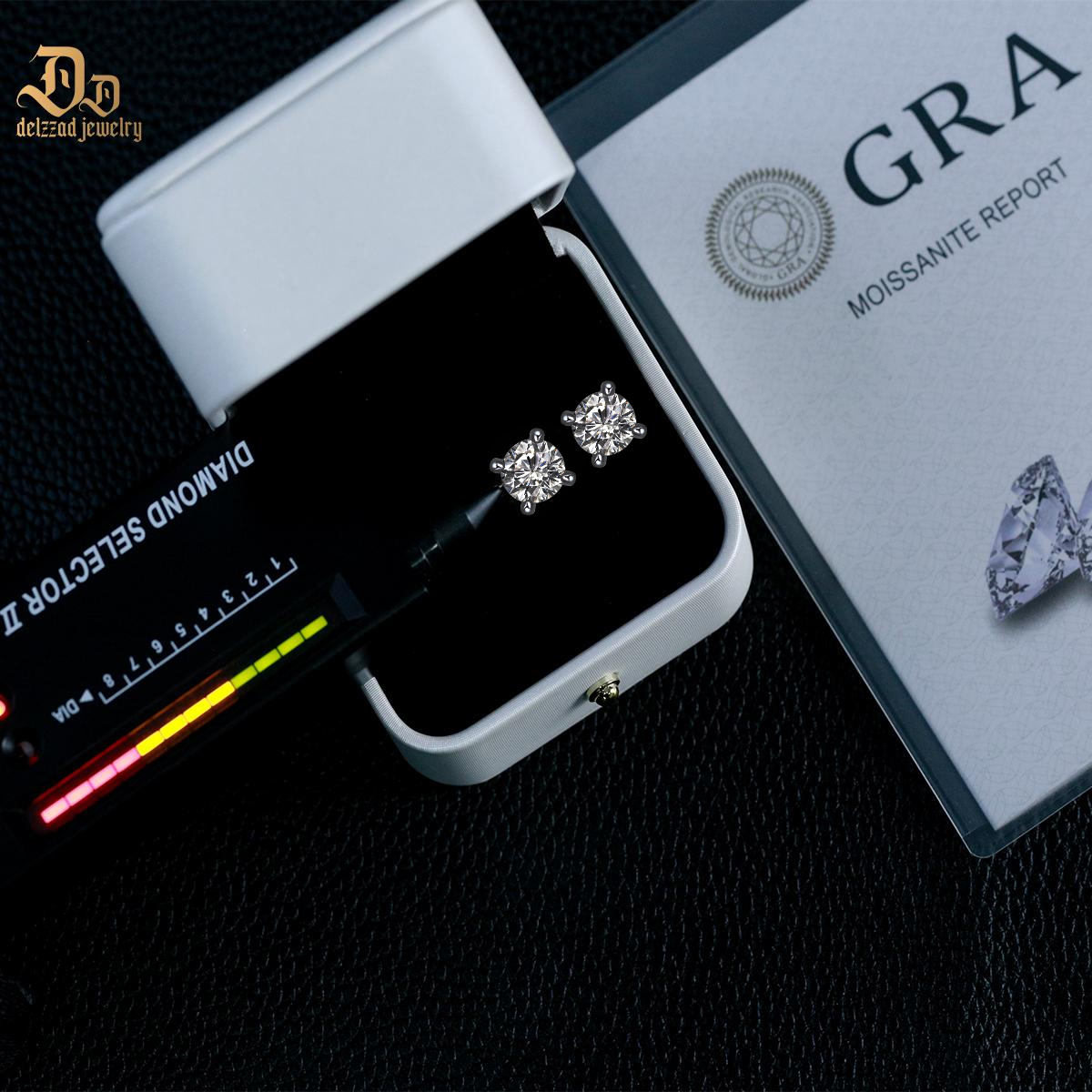 Delzzad S925 0.5ct Synthetic Moissanite Exquisite Hip Hop Solitaire Four-Prong Stud Earrings Anniversary Birthday Valentine's Day Gifts For Men Women