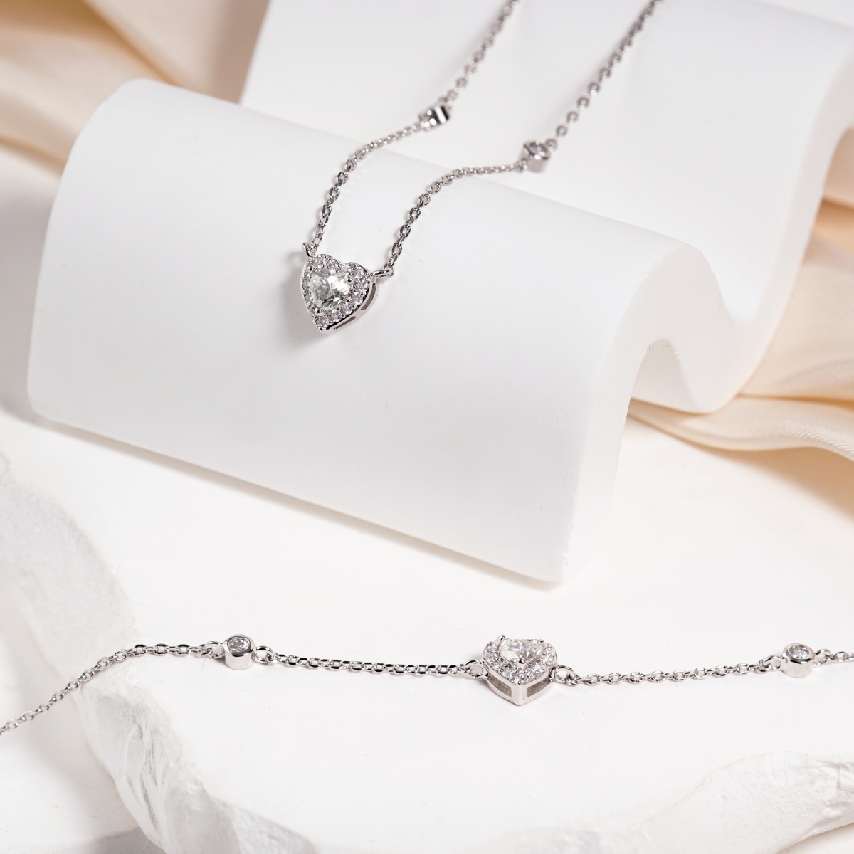 Delzzad Eternal Heart Set Bling Love Heart Bracelet Heart Pendant Necklace Jewelry Set Synthetic Moissanite Necklace Bracelet Jewelry Copper Chain