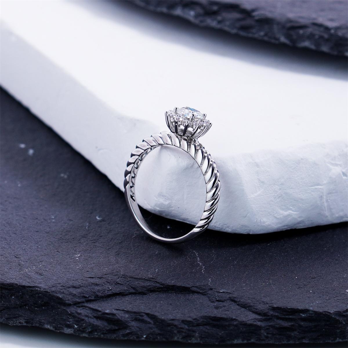 Delzzad 0.6ct Eternal Sunburst Ring Flower Halo Engagement Ring Twisted Band Classic Rope Halo Ring VVS Synthetic Moissanite Ring Jewelry Copper Band