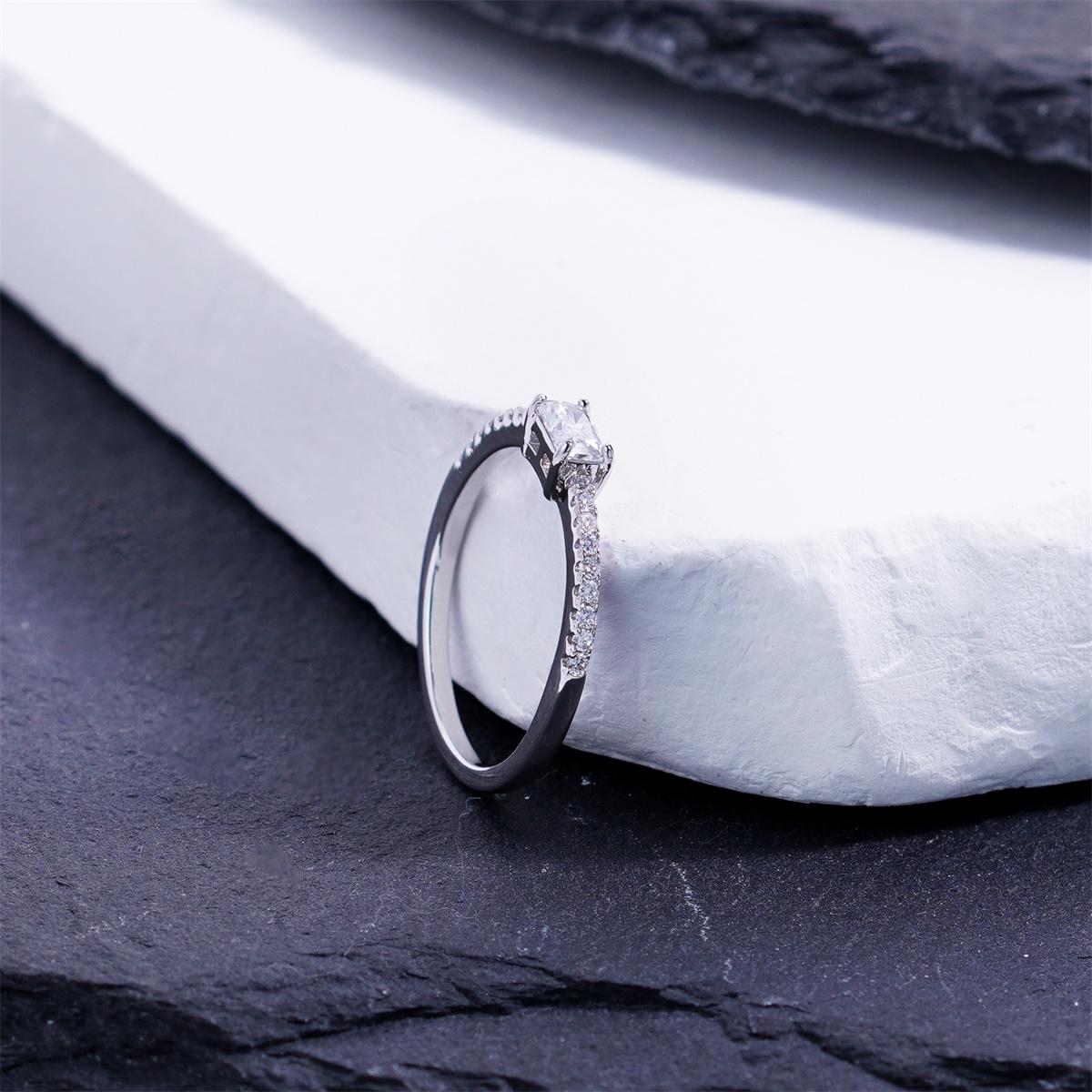 Delzzad 0.5ct Starlight Horizon Ring Radiant Cut East West Ring Band Engagement Ring Solitaire with Accents VVS Synthetic Moissanite Ring Jewelry Copper Band