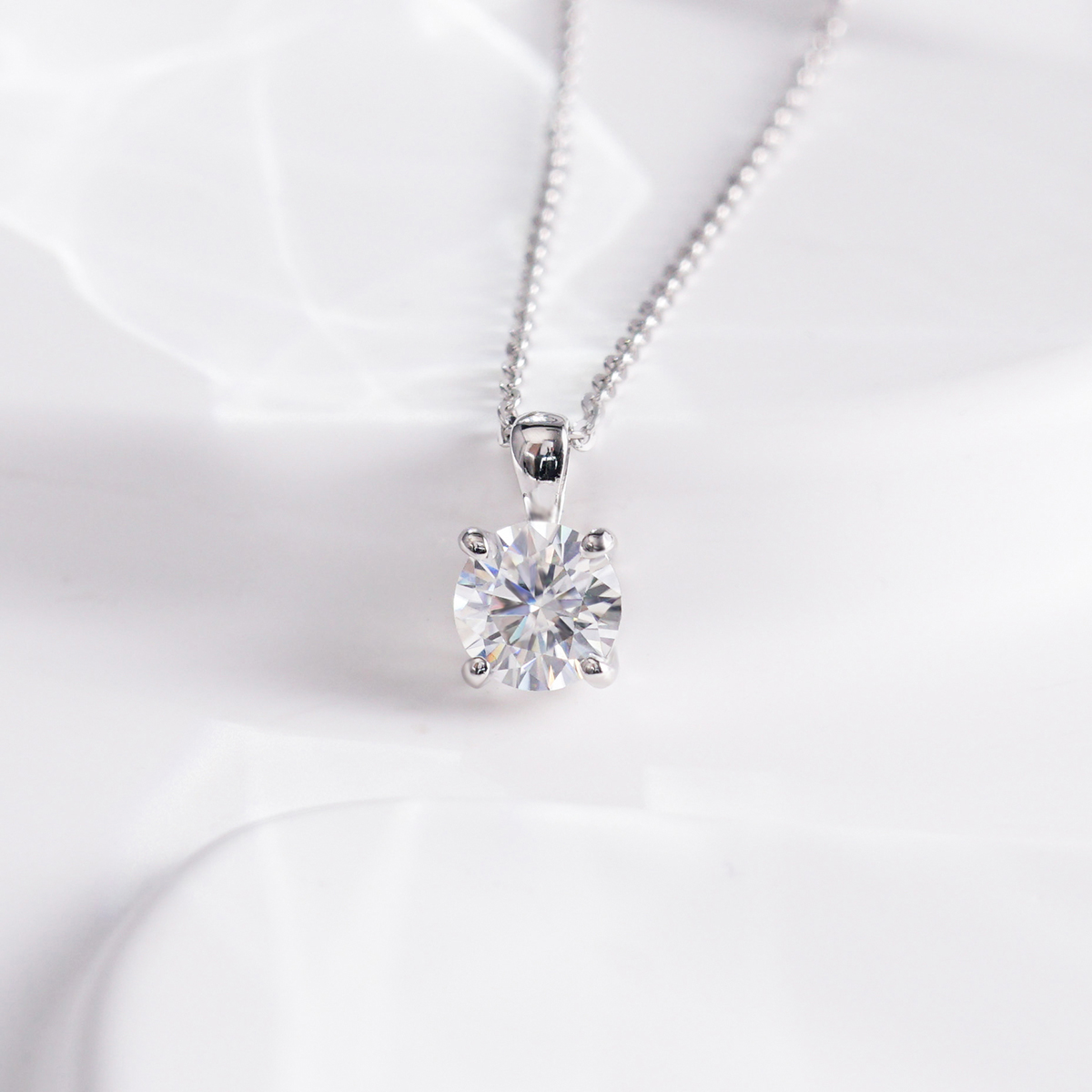 1ct Round Four-Prong Pendant D Color VVS Synthetic Moissanite S925 Chain