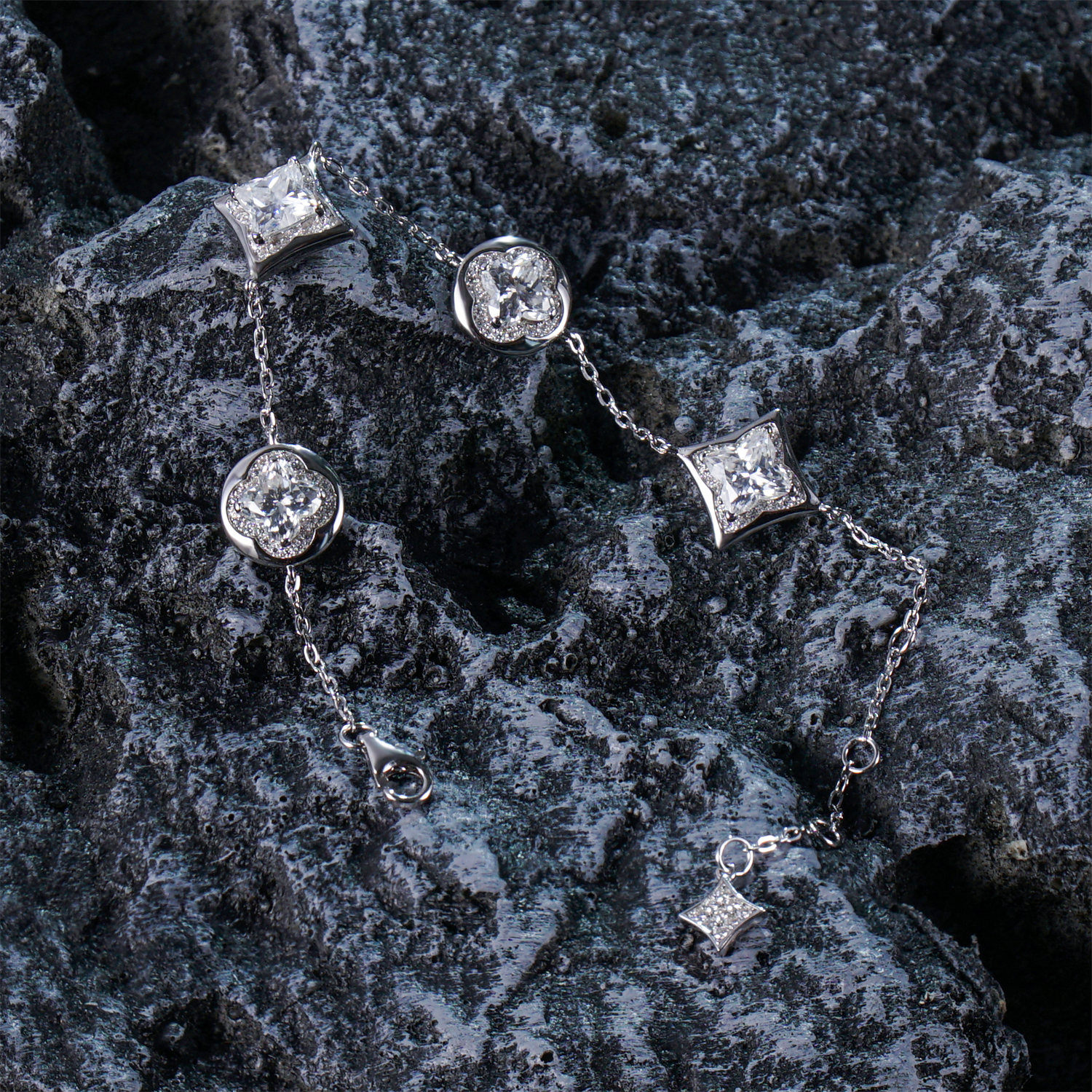 4.5ct Brilliant Four-Leaf Clover Lily Bulb Adjustable Bracelet Lab-Created Moissanite Bracelet S925 Sterling Silver Moissanite Jewelry Engagement Wedding Anniversary Perfect Gifts