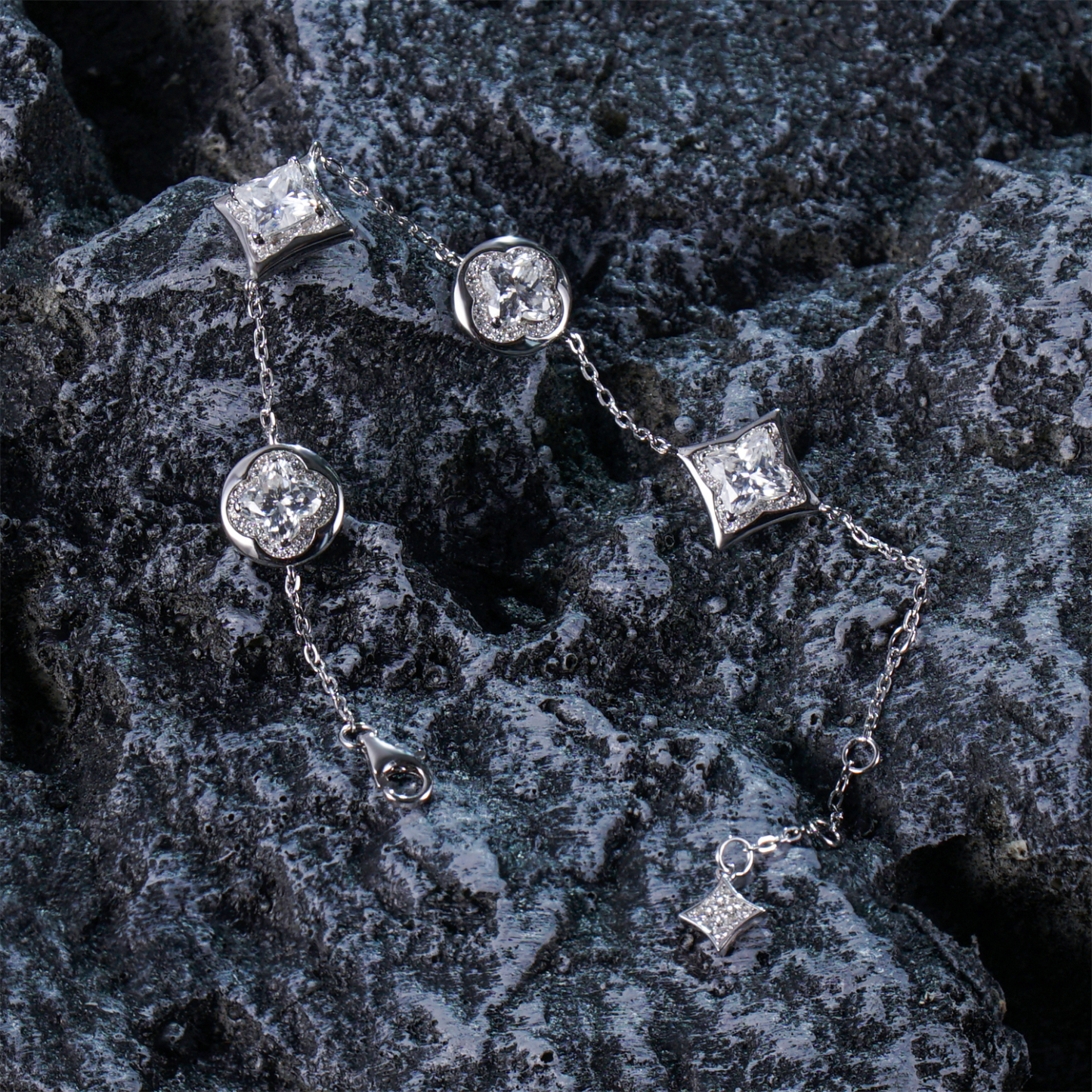 4.5ct Brilliant Four-Leaf Clover Lily Bulb Adjustable Bracelet Lab-Created Moissanite Bracelet S925 Sterling Silver Moissanite Jewelry Engagement Wedding Anniversary Perfect Gifts