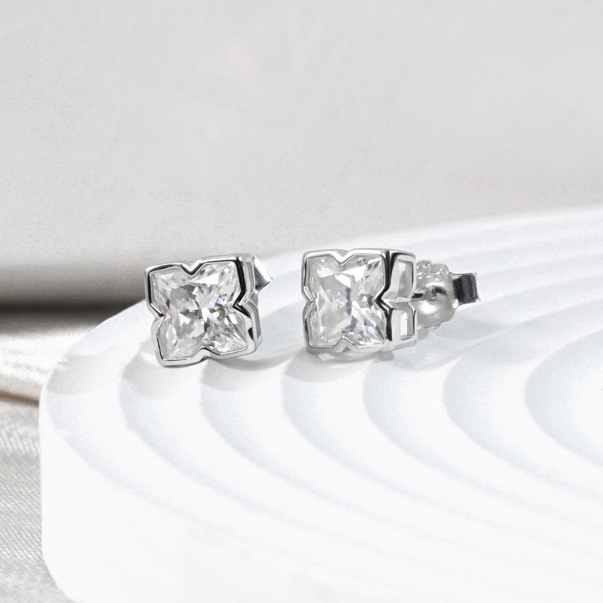 Delzzad Shining Four-Leaf Earrings Lab-Created Moissanite Stud Earring S925 Sterling Silver Moissanite Jewelry Perfect Gift for Women Wedding Set