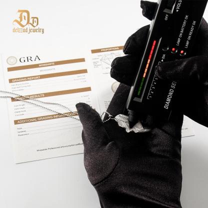 Unisex 1.7ct Iced Out Leaf Necklace VVS Synthetic Moissanite & S925