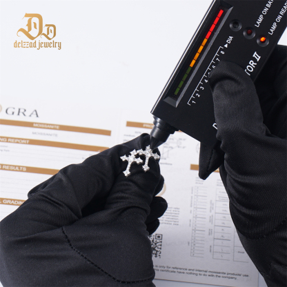 Cross Prong Stud Earrings S925 & D Color VVS Synthetic Moissanite