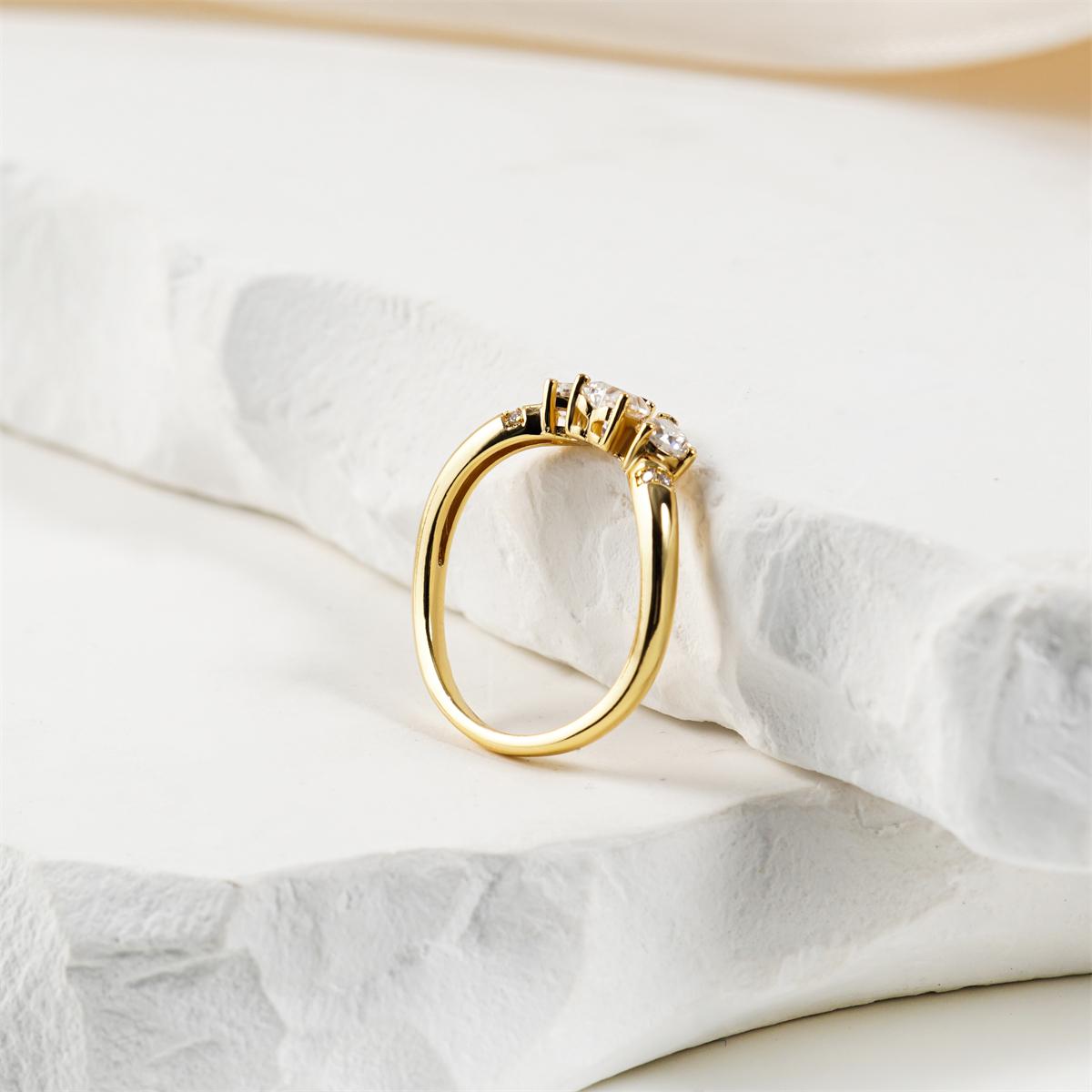 0.9ct Golden Triad of Love Ring VVS Synthetic Moissanite Ring Jewelry Copper Band