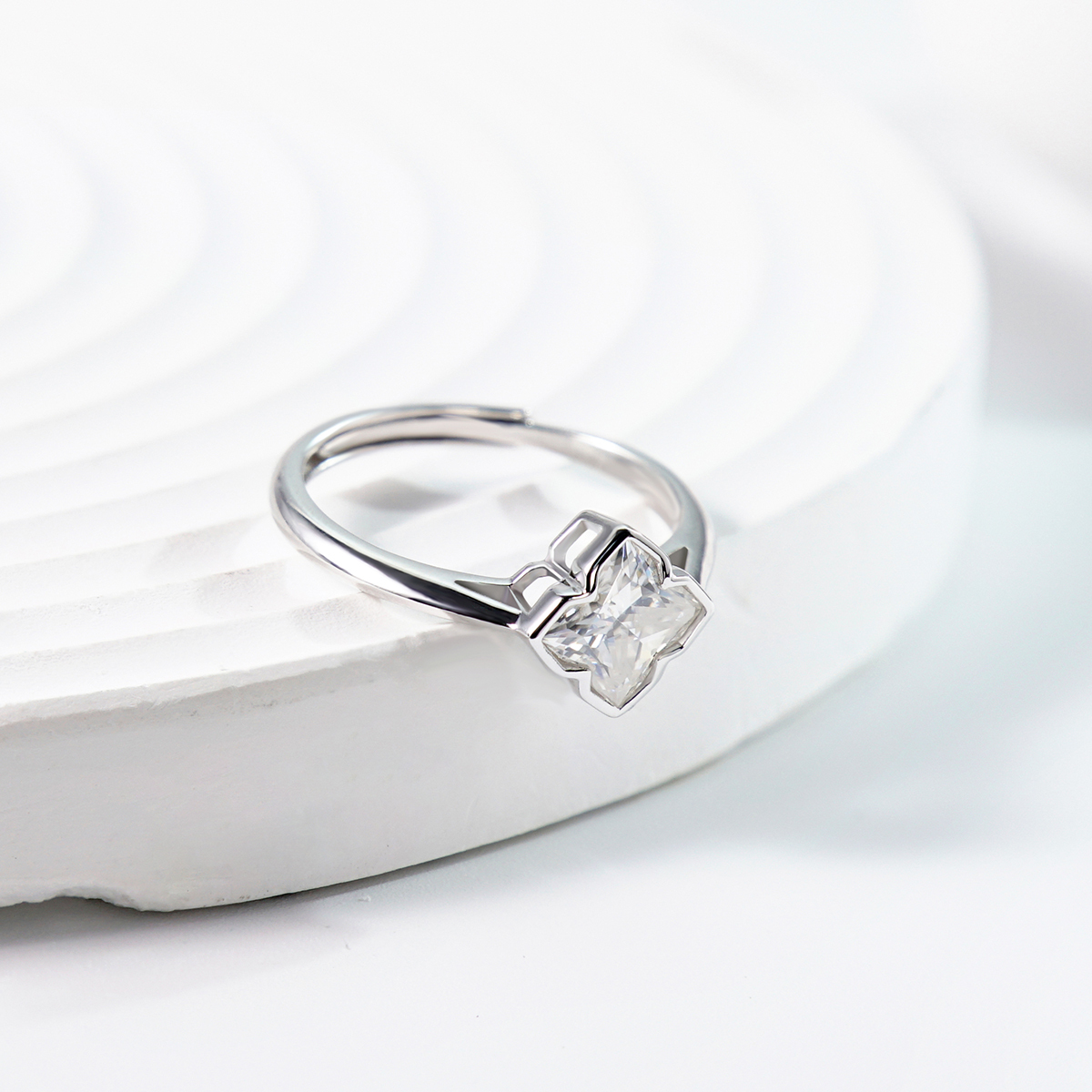 Delzzad 1ct Exquisite Adjustable Clover Ring D Color VVS Synthetic Moissanite S925 Blossom Ring Band Jewelry Perfect Birthday Engagement Wedding Anniversary Gift for Women