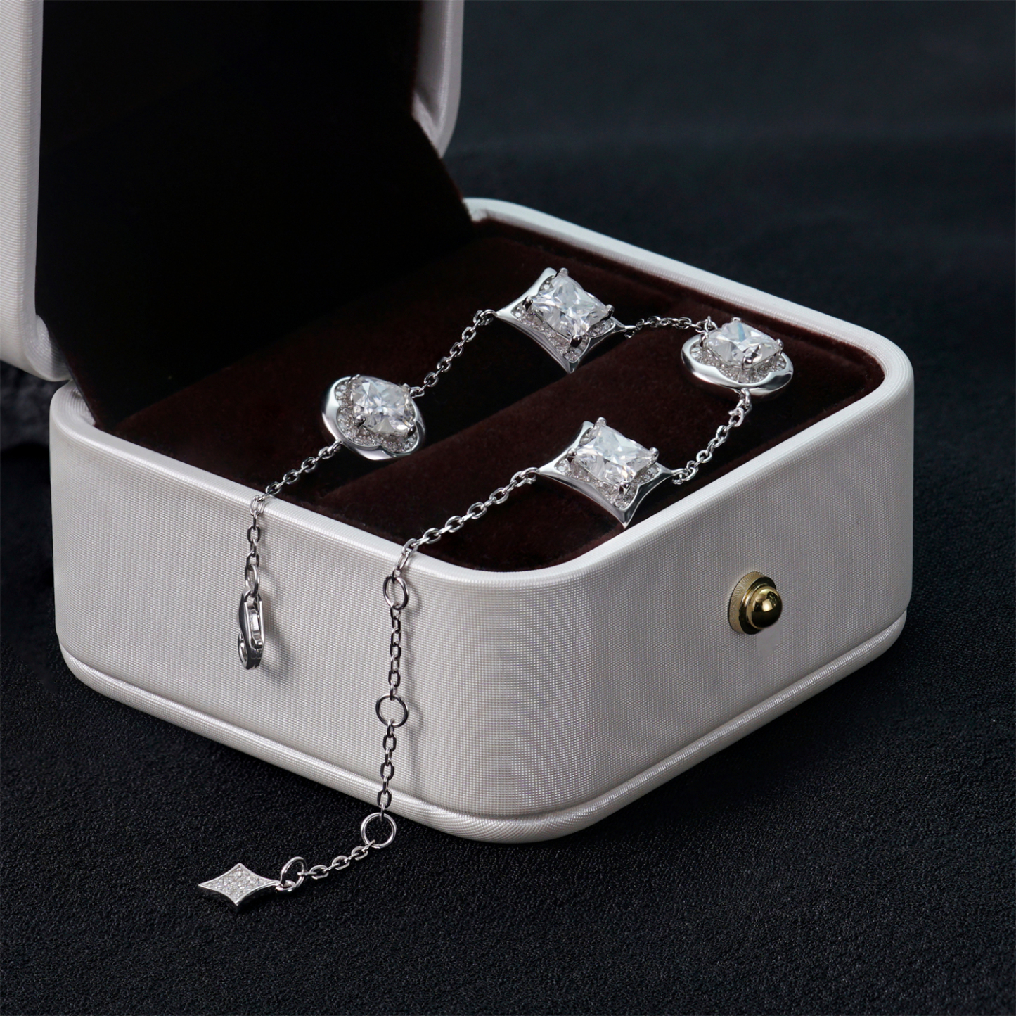 4.5ct Brilliant Four-Leaf Clover Lily Bulb Adjustable Bracelet Lab-Created Moissanite Bracelet S925 Sterling Silver Moissanite Jewelry Engagement Wedding Anniversary Perfect Gifts