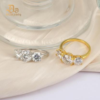 Delzzad S925 Round Cut VVS Synthetic Moissanite Three-Stone Prong Engagement Ring