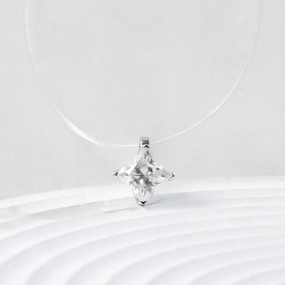 Delzzad 1ct Exquisite Leaf Clover Fishing Line Pendant Necklace Lab-Created Moissanite Necklace S925 Sterling Silver Moissanite Jewelry Engagement Wedding Anniversary Perfect Gifts