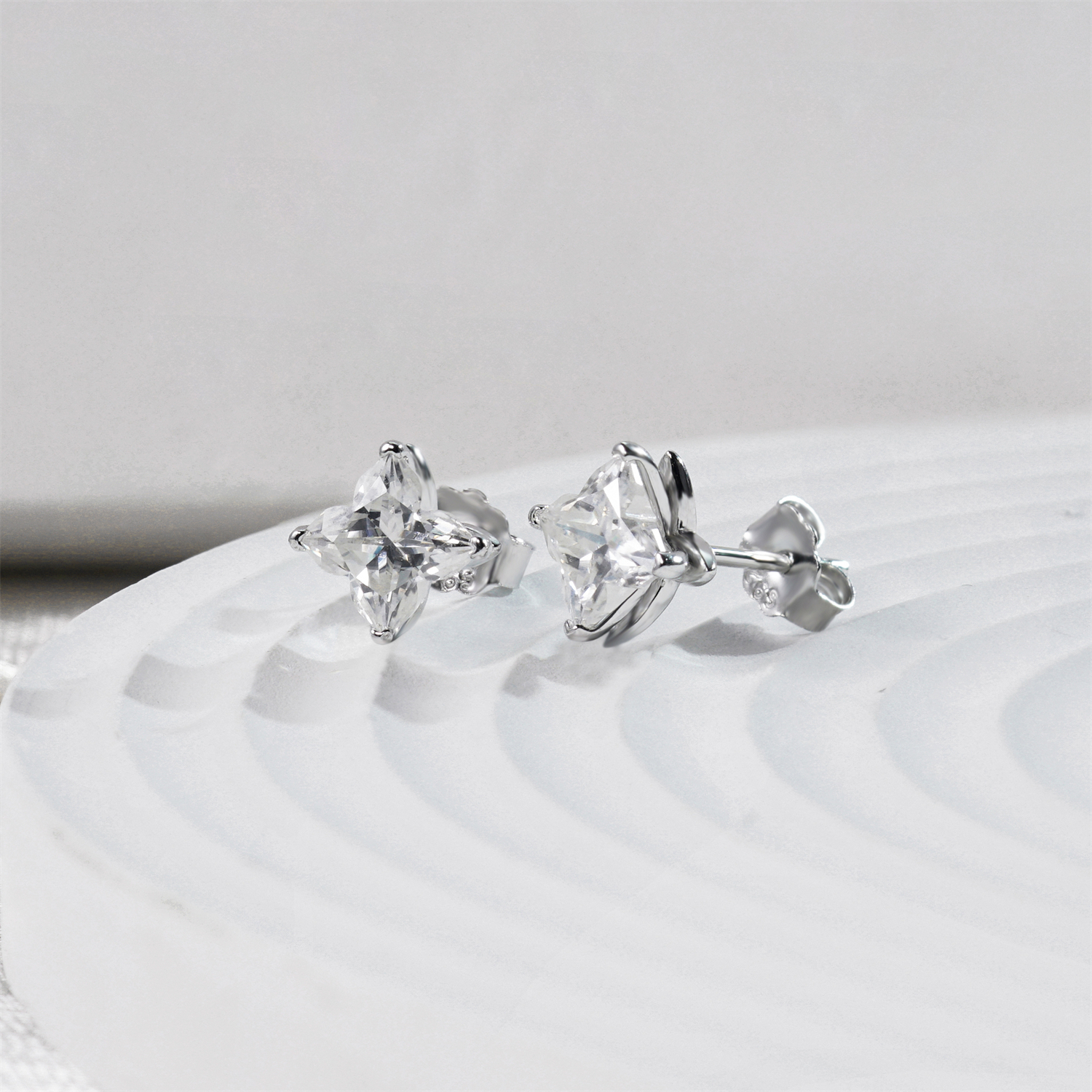 Delzzad Solitaire Clover Stud Earrings Lab-Created Moissanite Stud Earring S925 Sterling Silver Moissanite Jewelry Perfect Birthday Gift for Men Women Wedding Set