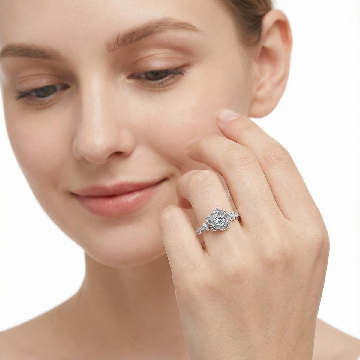 Delzzad 0.6ct Vintage Rose Engagement Ring Forever Rose Flower Wedding Ring Band D Color VVS Synthetic Moissanite Ring Jewelry Copper Band