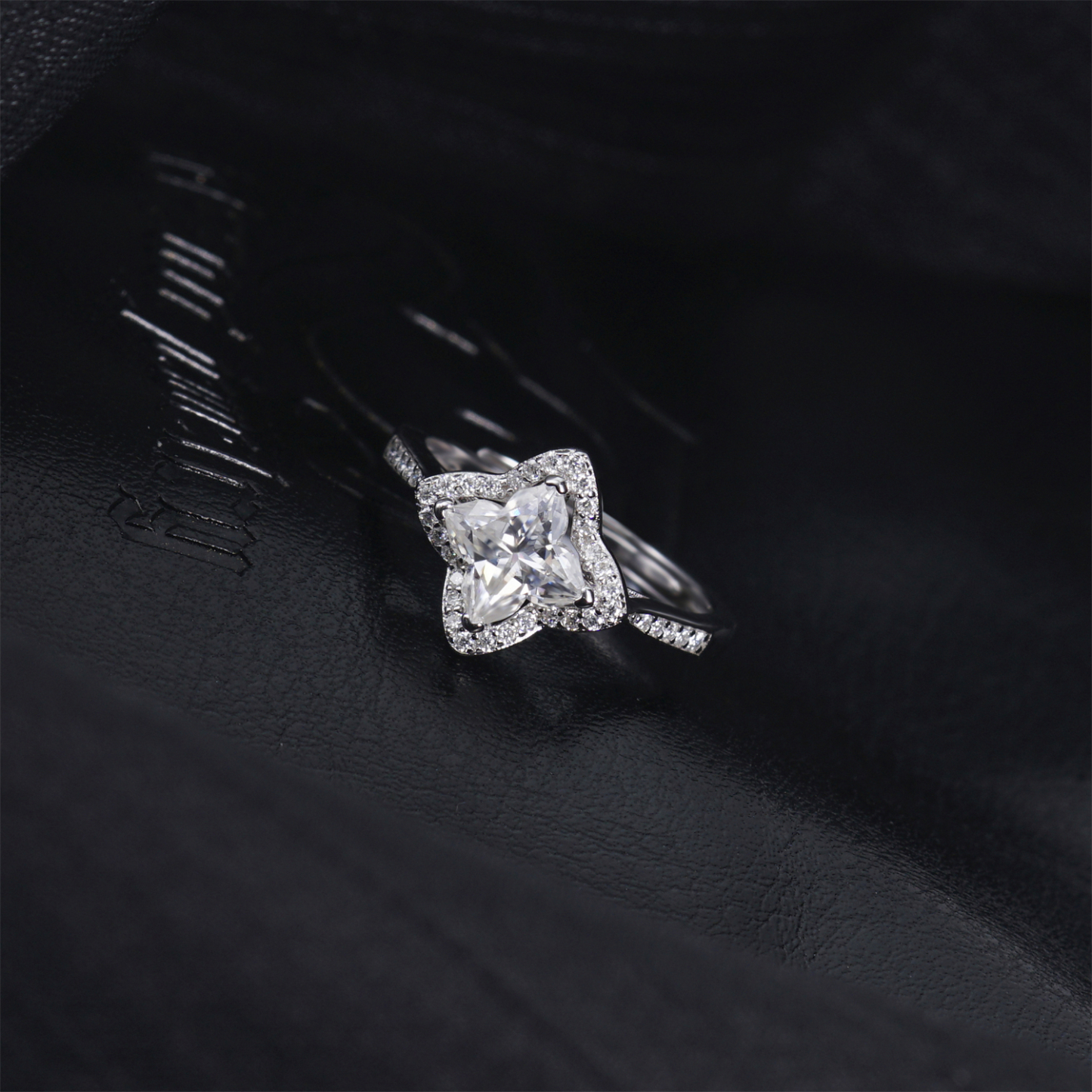 Delzzad Adjustable Luxury Clover Cluster Ring Lab-Created Moissanite Engagement Ring S925 Sterling Silver Moissanite Jewelry Perfect Gift