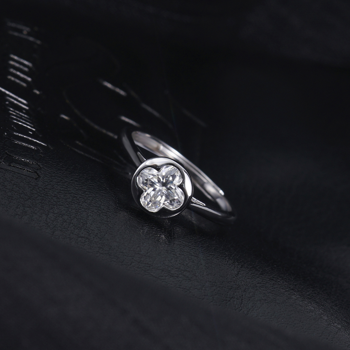 Delzzad 1ct Adjustable Four-Leaf Clover Blossom Ring Lab-Created Moissanite Engagement Ring S925 Sterling Silver Moissanite Jewelry Perfect Gift