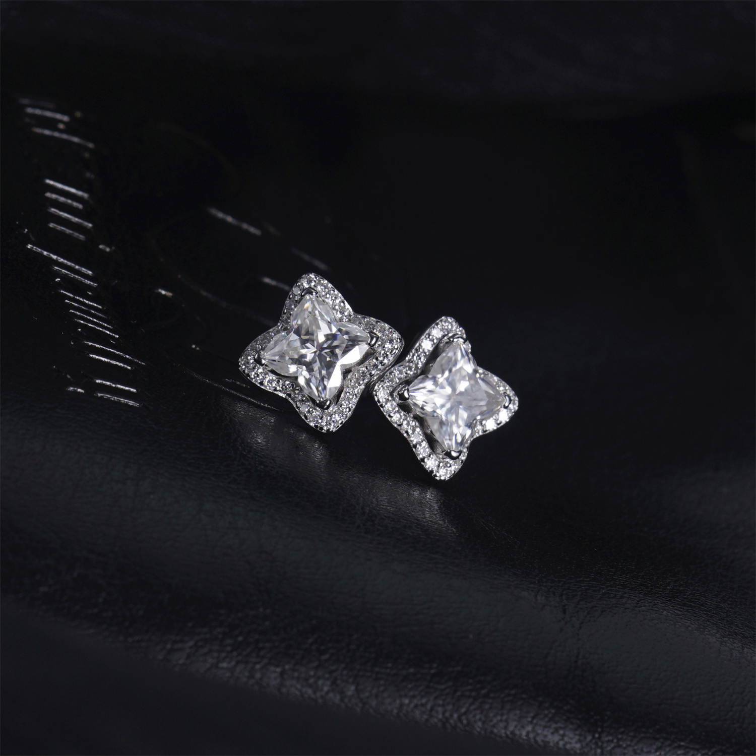 Delzzad Bling Luxury Four-Leaf Clover Earrings Lab-Created Moissanite Stud Earring S925 Sterling Silver Moissanite Jewelry Perfect  Gift for Men Women Wedding Set