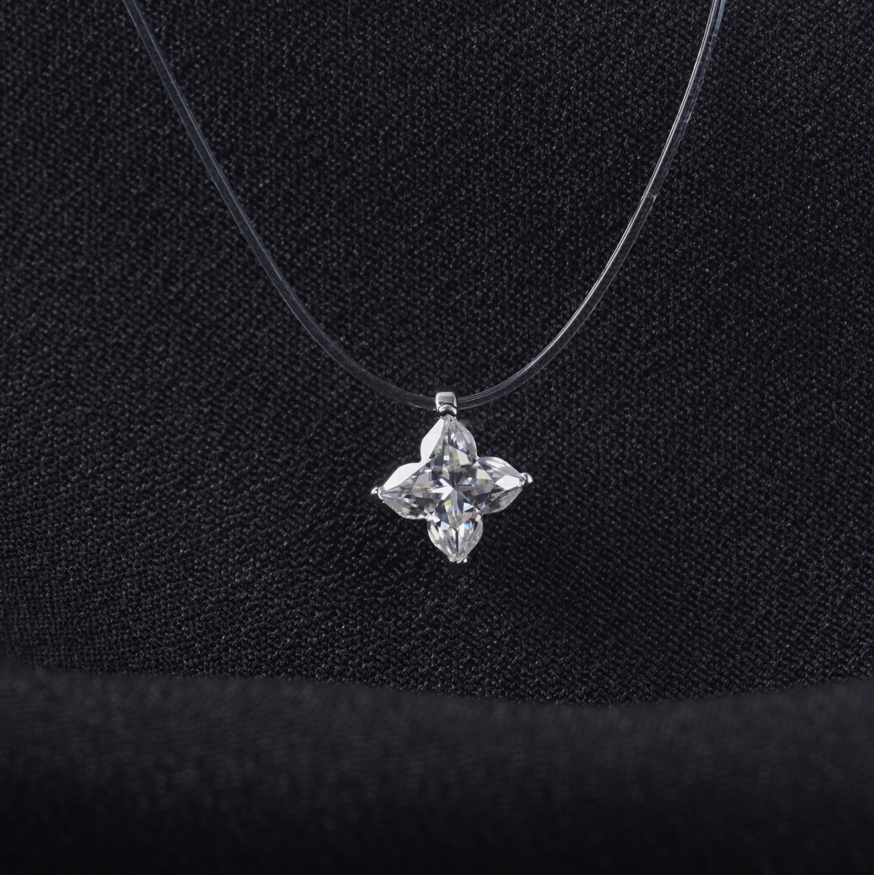 Delzzad 1ct Exquisite Leaf Clover Fishing Line Pendant Necklace Lab-Created Moissanite Necklace S925 Sterling Silver Moissanite Jewelry Engagement Wedding Anniversary Perfect Gifts