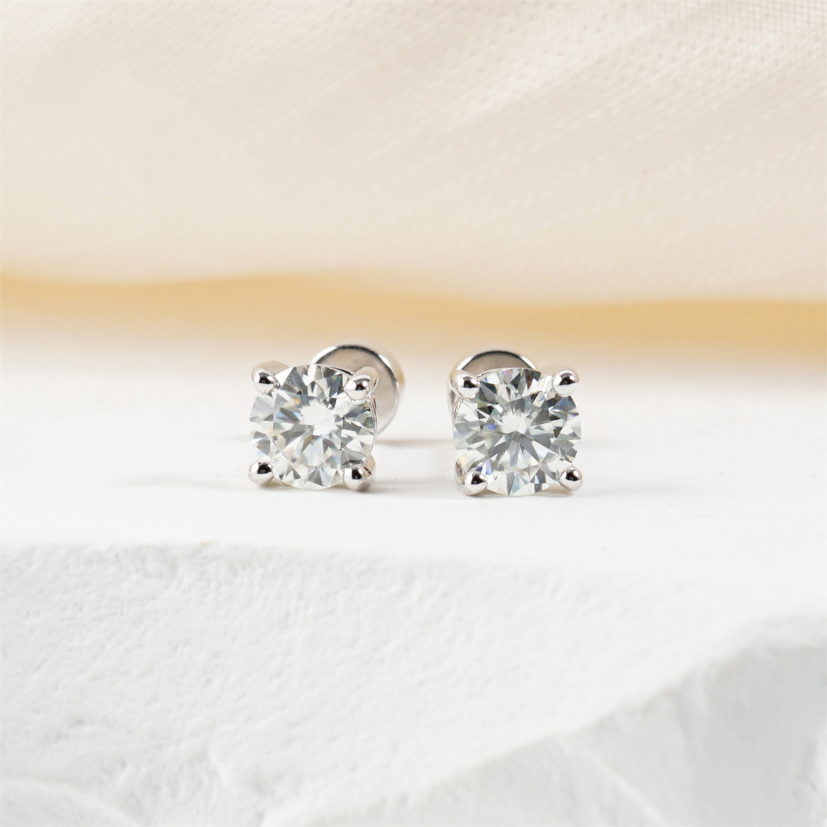 Parallel Dream Solitaire Four-Prong Stud Earrings Flat Back Earrings Screw-on Synthetic Moissanite Earrings Jewelry S925 Sterling Silver Studs