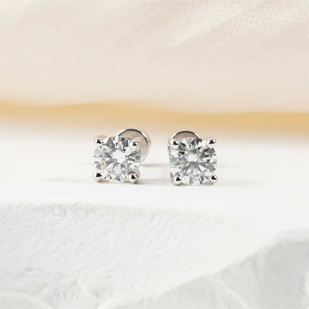 Parallel Dream Solitaire Four-Prong Stud Earrings Flat Back Earrings Screw-on Synthetic Moissanite Earrings Jewelry S925 Sterling Silver Studs