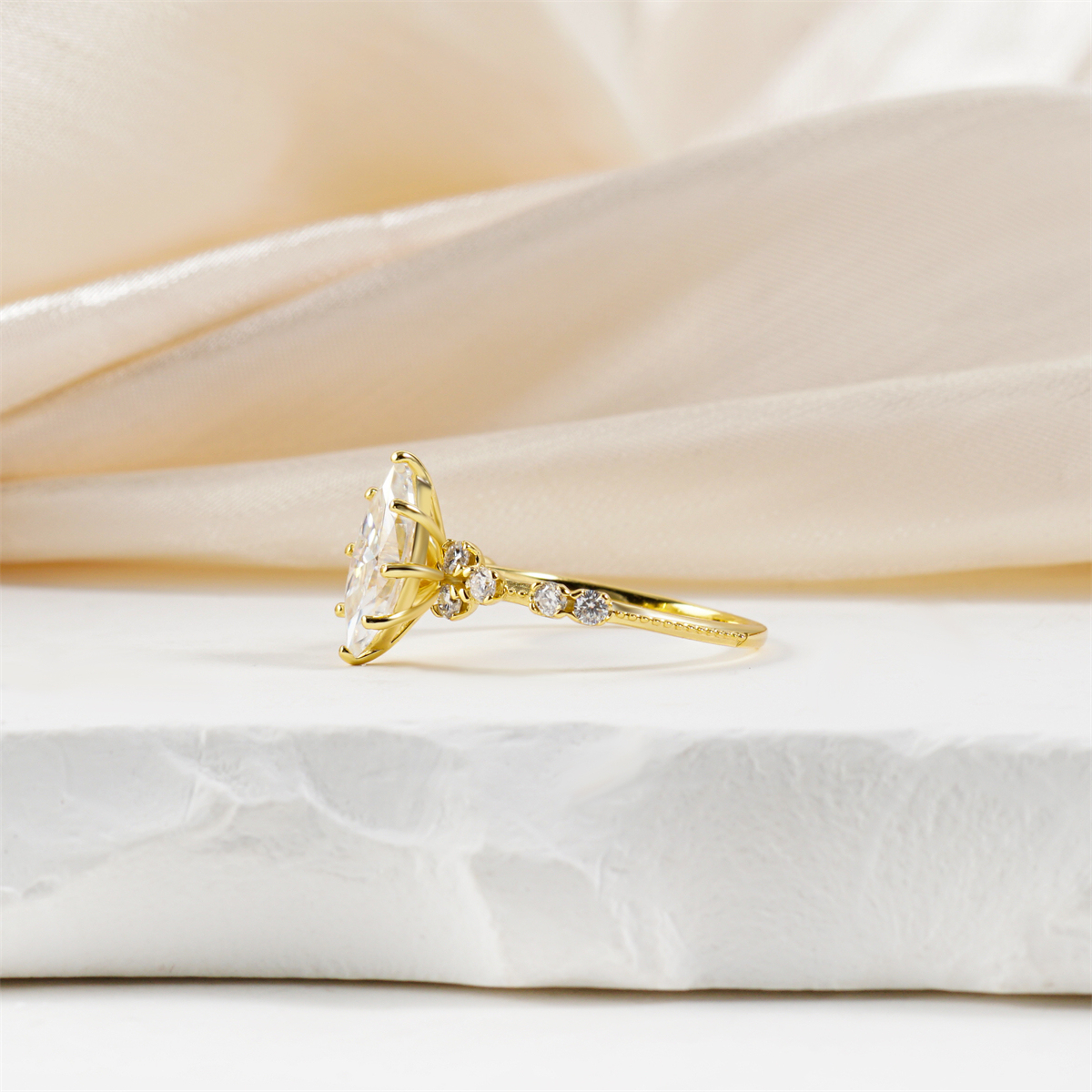 2.3ct Golden Aurora Spire Ring Band VVS Synthetic Moissanite Ring Jewelry S925 Band