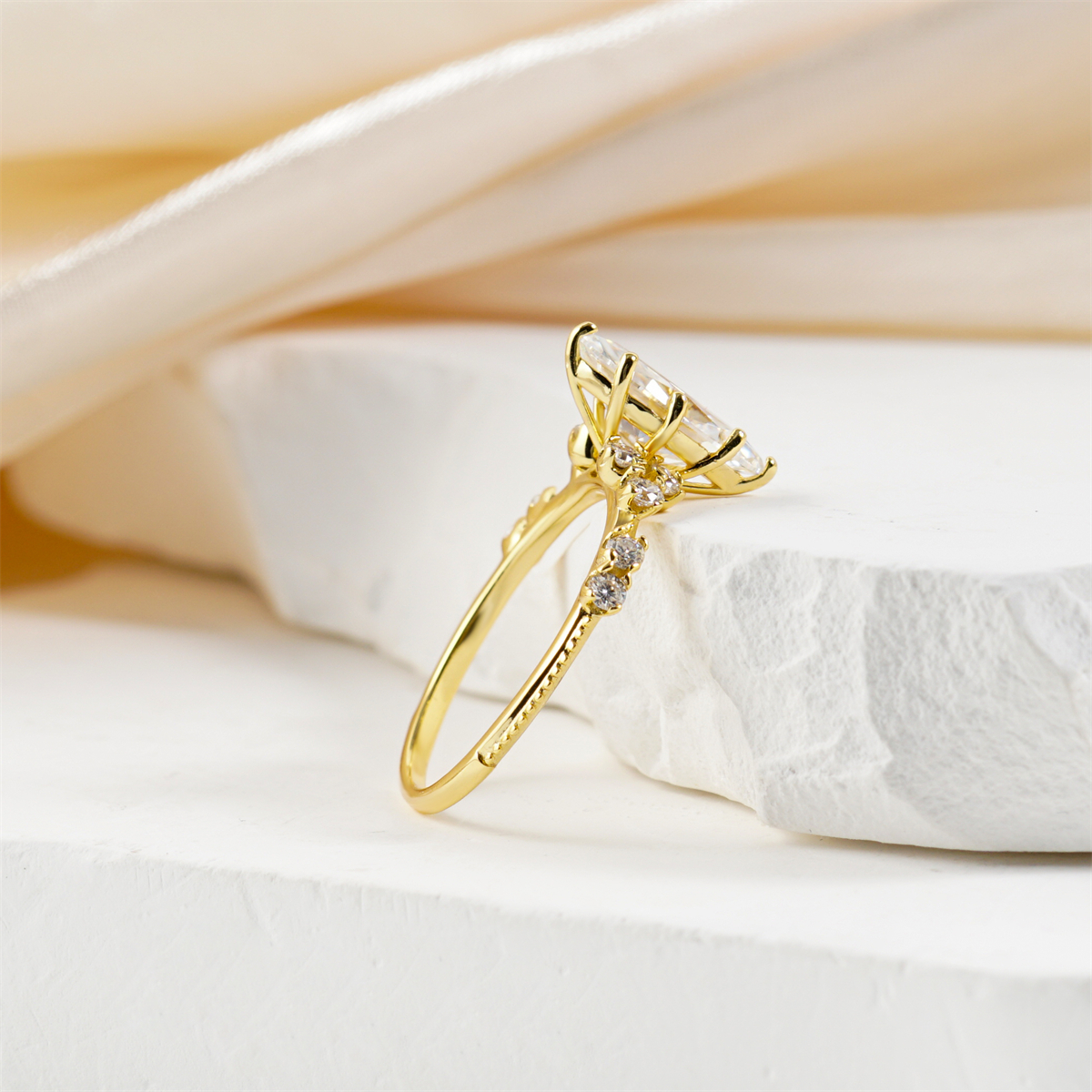 2.3ct Golden Aurora Spire Ring Band VVS Synthetic Moissanite Ring Jewelry S925 Band