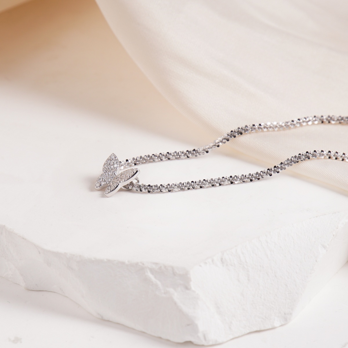 Delzzad Butterfly Choker Necklace Pendant Chain VVS Synthetic Moissanite S925 Chain Pendant Necklace Jewelry Perfect Birthday Wedding Engagement Anniversary Christmas Gift