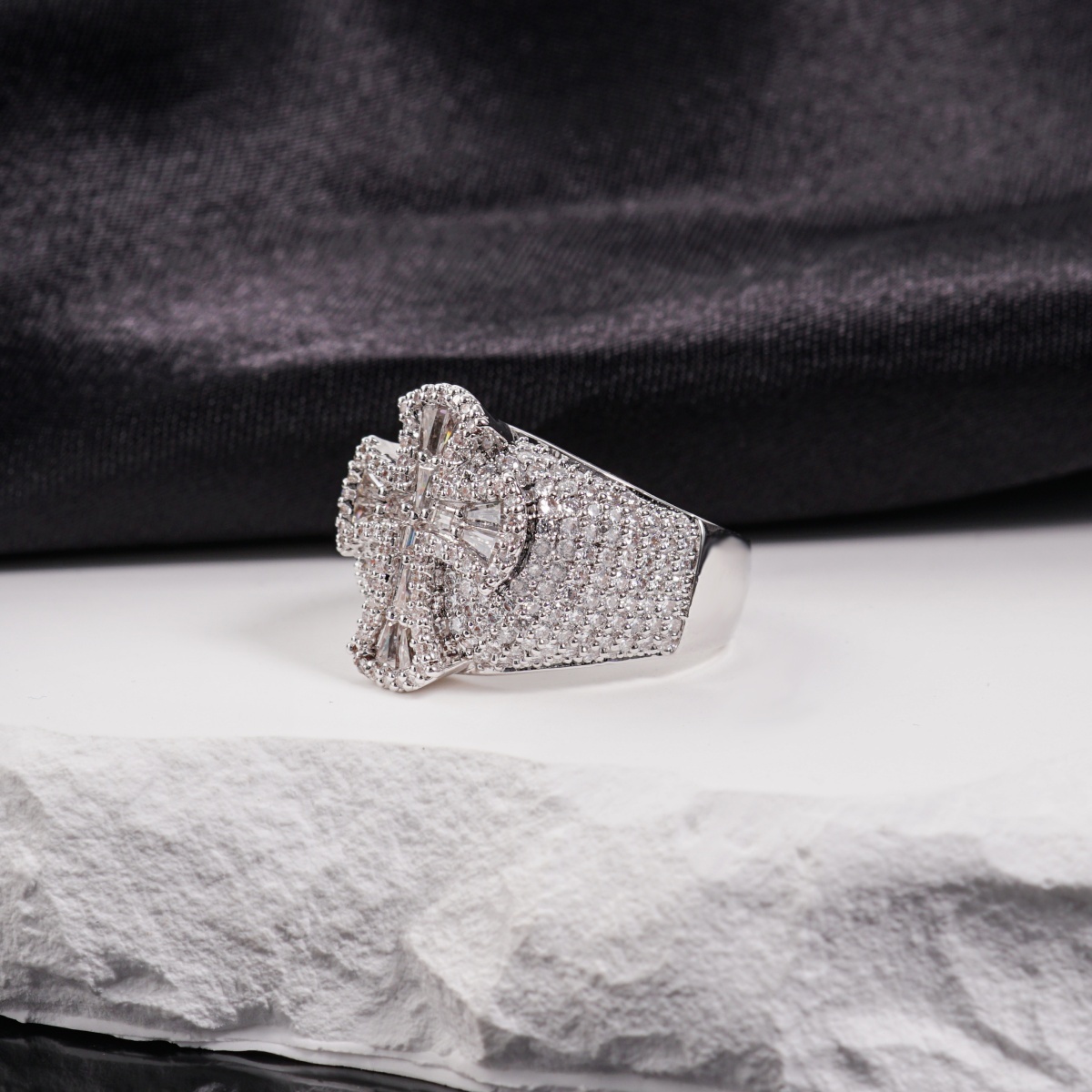 2ct Eternal Pillar Ring Fully Iced Out Ring Hip Hop Gothic Cross Ring VVS Synthetic Moissanite Ring Jewelry Copper Band