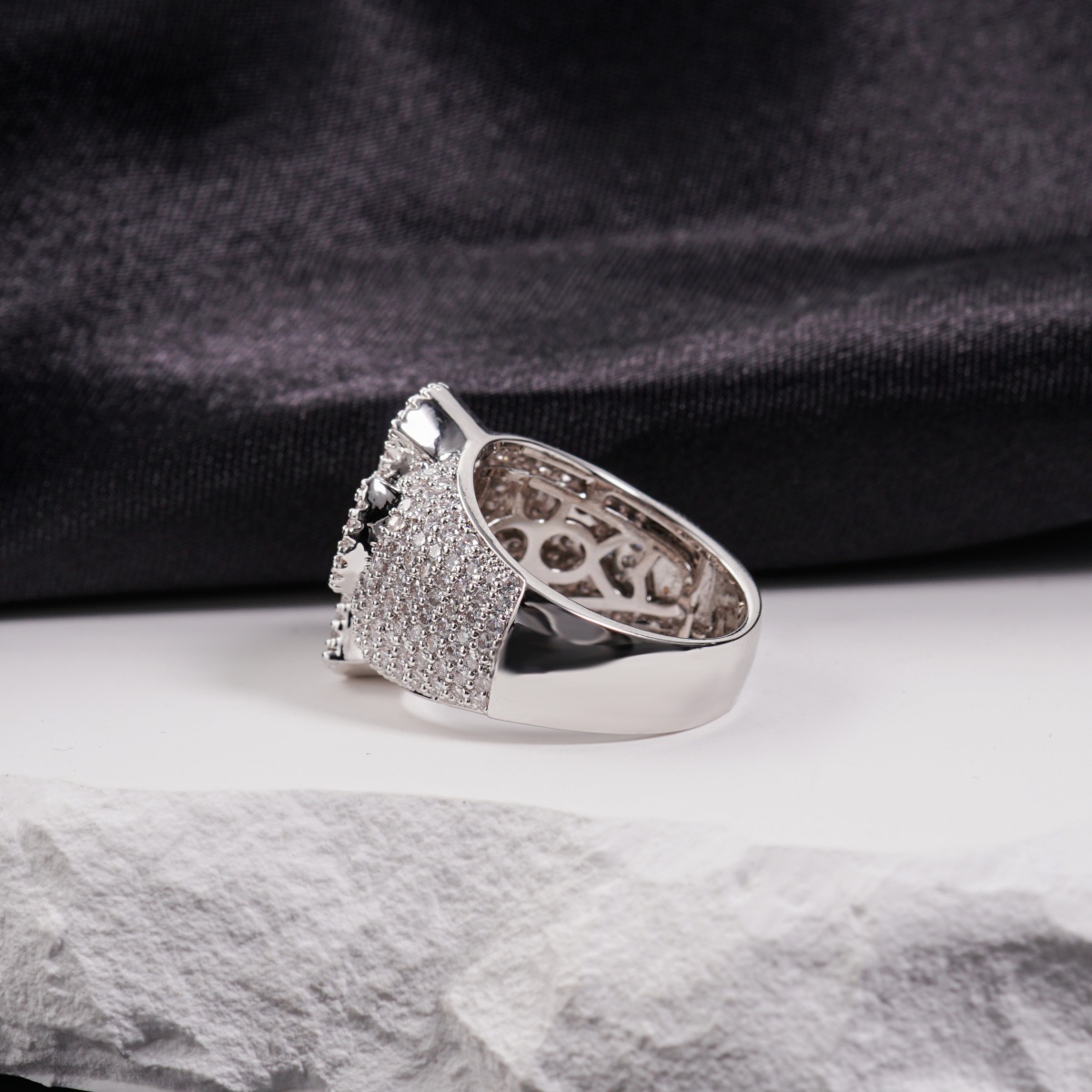 2ct Eternal Pillar Ring Fully Iced Out Ring Hip Hop Gothic Cross Ring VVS Synthetic Moissanite Ring Jewelry Copper Band