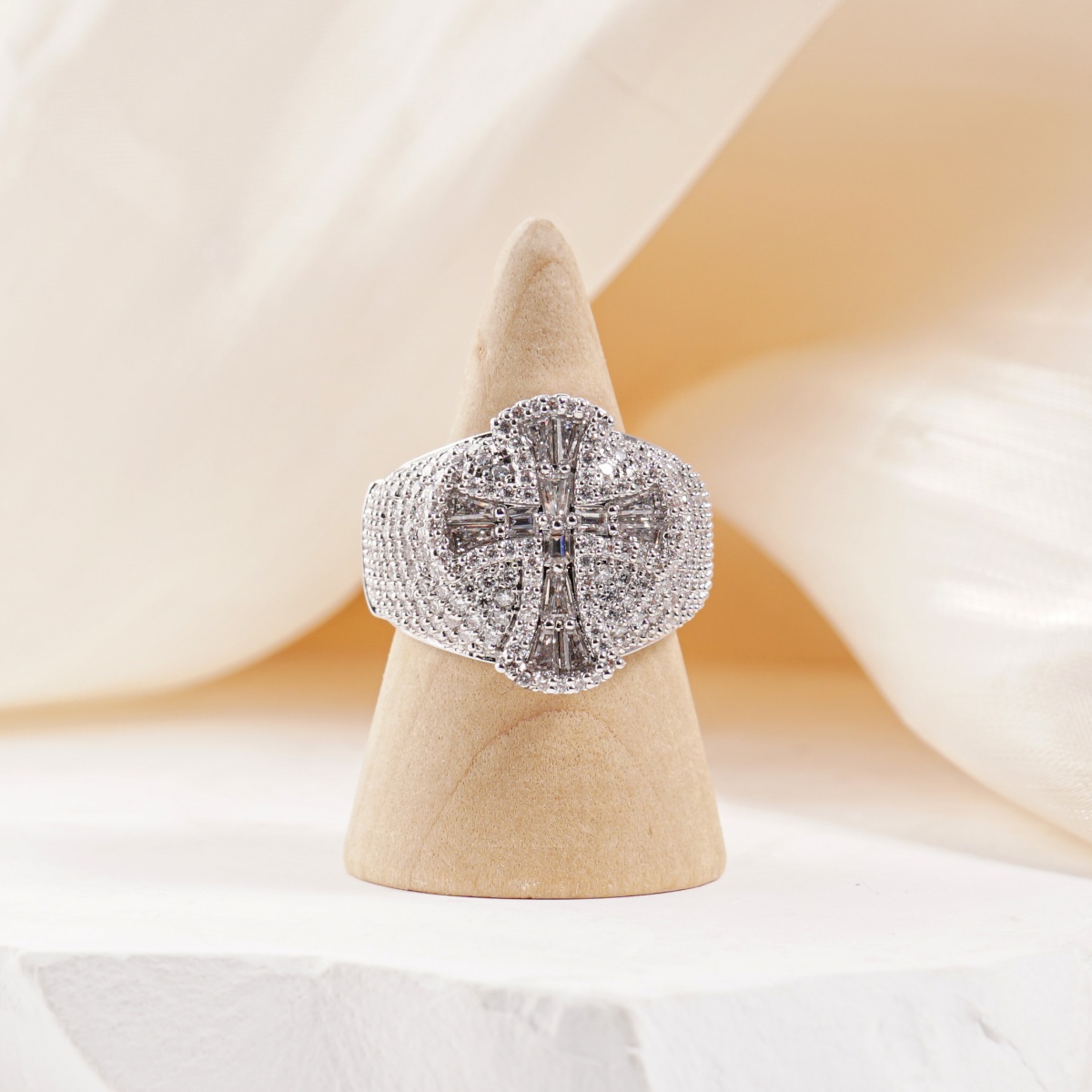 2ct Eternal Pillar Ring Fully Iced Out Ring Hip Hop Gothic Cross Ring VVS Synthetic Moissanite Ring Jewelry Copper Band