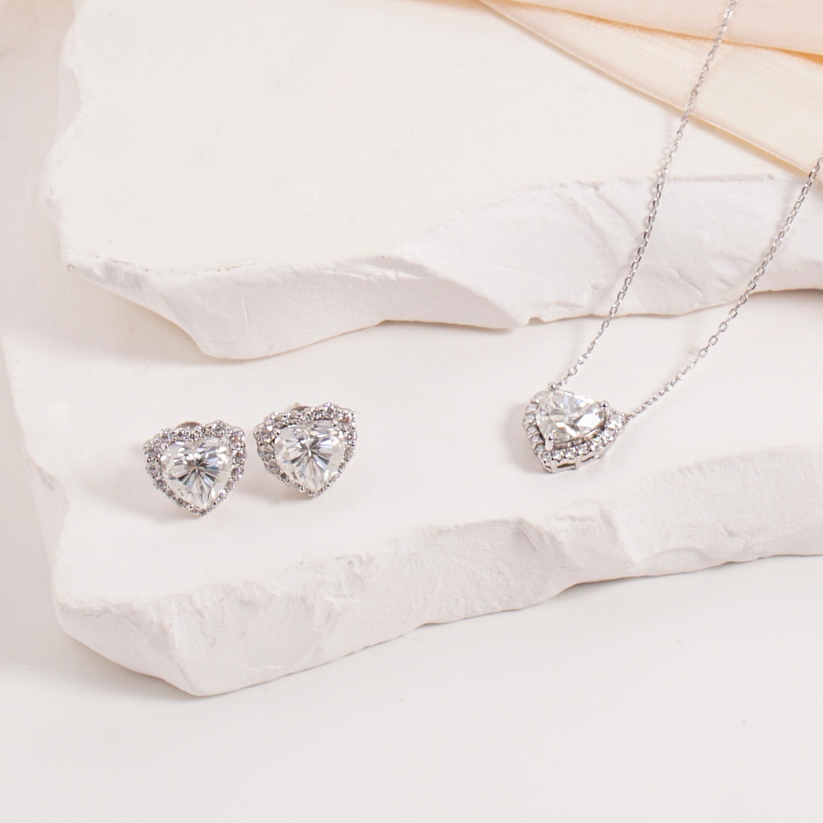 ??Stellar Heart? Set??Delzzad Halo Heart Stud Earrings Endless Love Pendant Necklace Jewelry Set Synthetic Moissanite S925 Necklace Earrings Jewelry Set