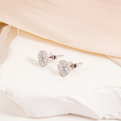 Glittering Ice Bloom Studs Daisy Stud Earrings VVS Synthetic Moissanite Earrings S925 Studs