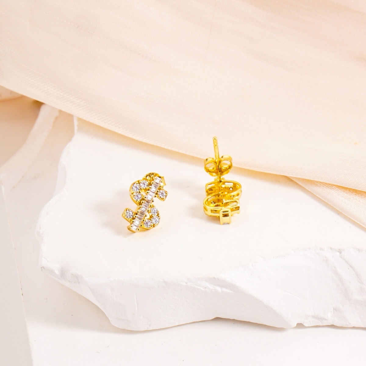 Dazzling USD Stud Earrings VVS Synthetic Moissanite Earrings S925/Copper