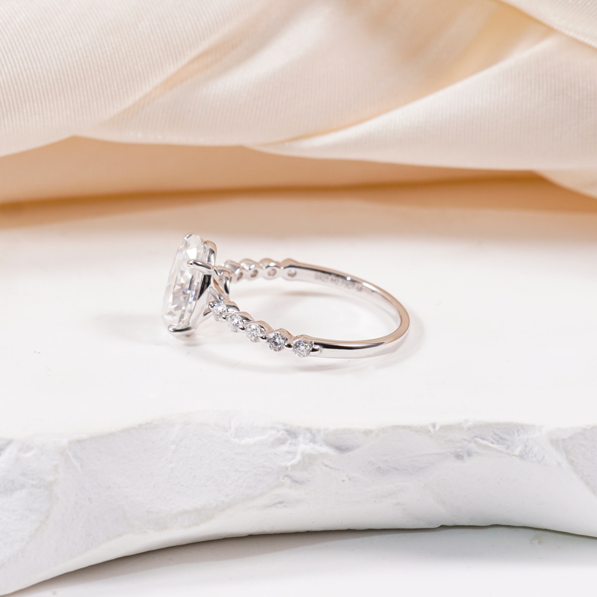 2.7ct Elegant Written in the Stars Engagement Wedding Ring Oval Cut Synthetic Moissanite Ring S925 Sterling Silver Band Ring