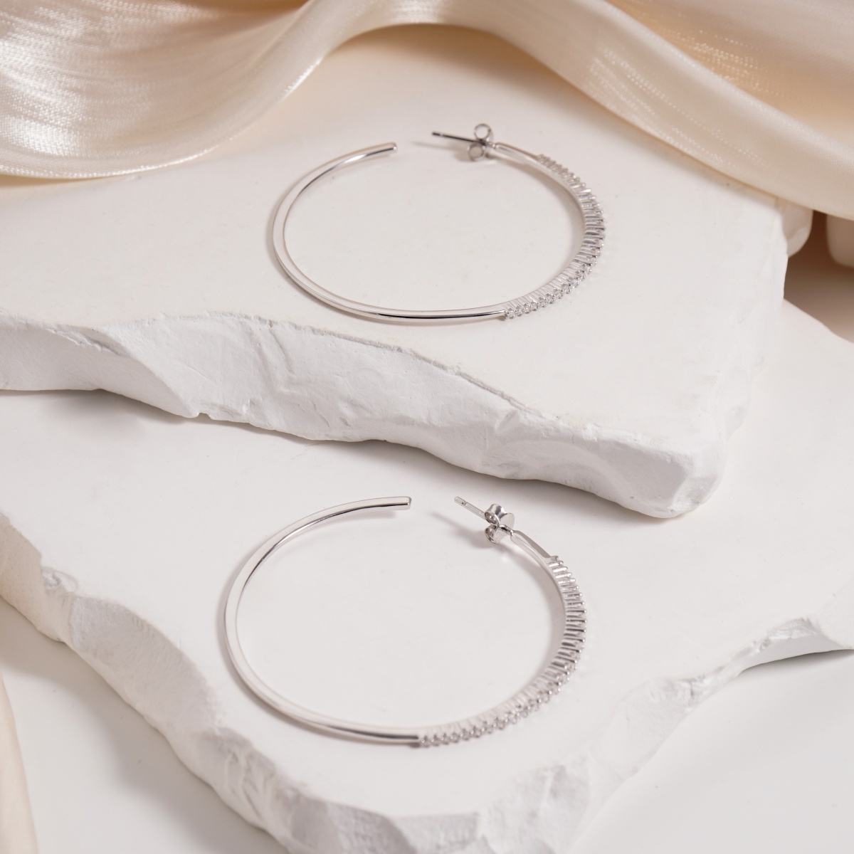 Delzzad Luminous Love Loops Earrings VVS Synthetic Moissanite Hoop Earrings S925/Copper Synthetic Moissanite Earrings Jewelry