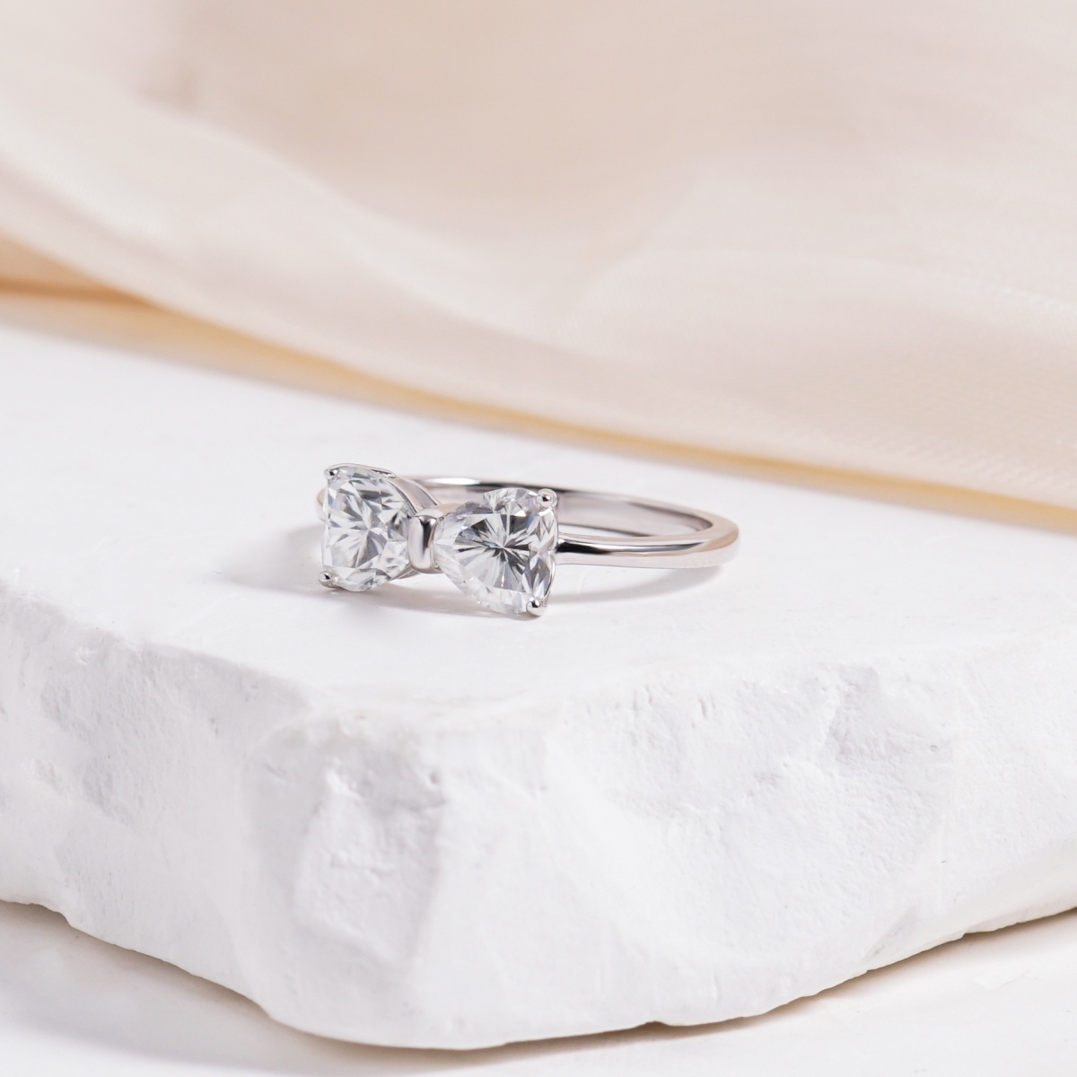 1.6ct Classic Heart Cut Ring Angelic Bow Ring D Color VVS Synthetic Moissanite Ring Jewelry S925/Copper Band