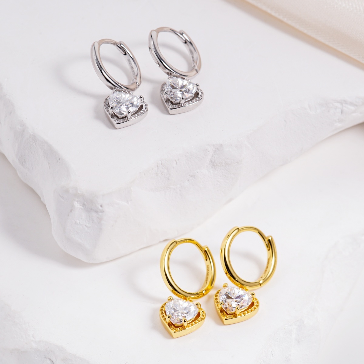 Delzzad Ethereal Love Heart Huggies Earrings Iced-out Heart Dangle Earrings D Color VVS Synthetic Moissanite Earrings Jewelry S925 Dangle Earrings for Women