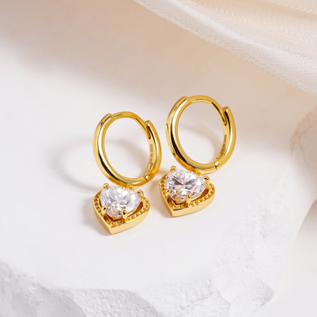 Delzzad Ethereal Love Heart Huggies Earrings Iced-out Heart Dangle Earrings D Color VVS Synthetic Moissanite Earrings Jewelry S925 Dangle Earrings for Women